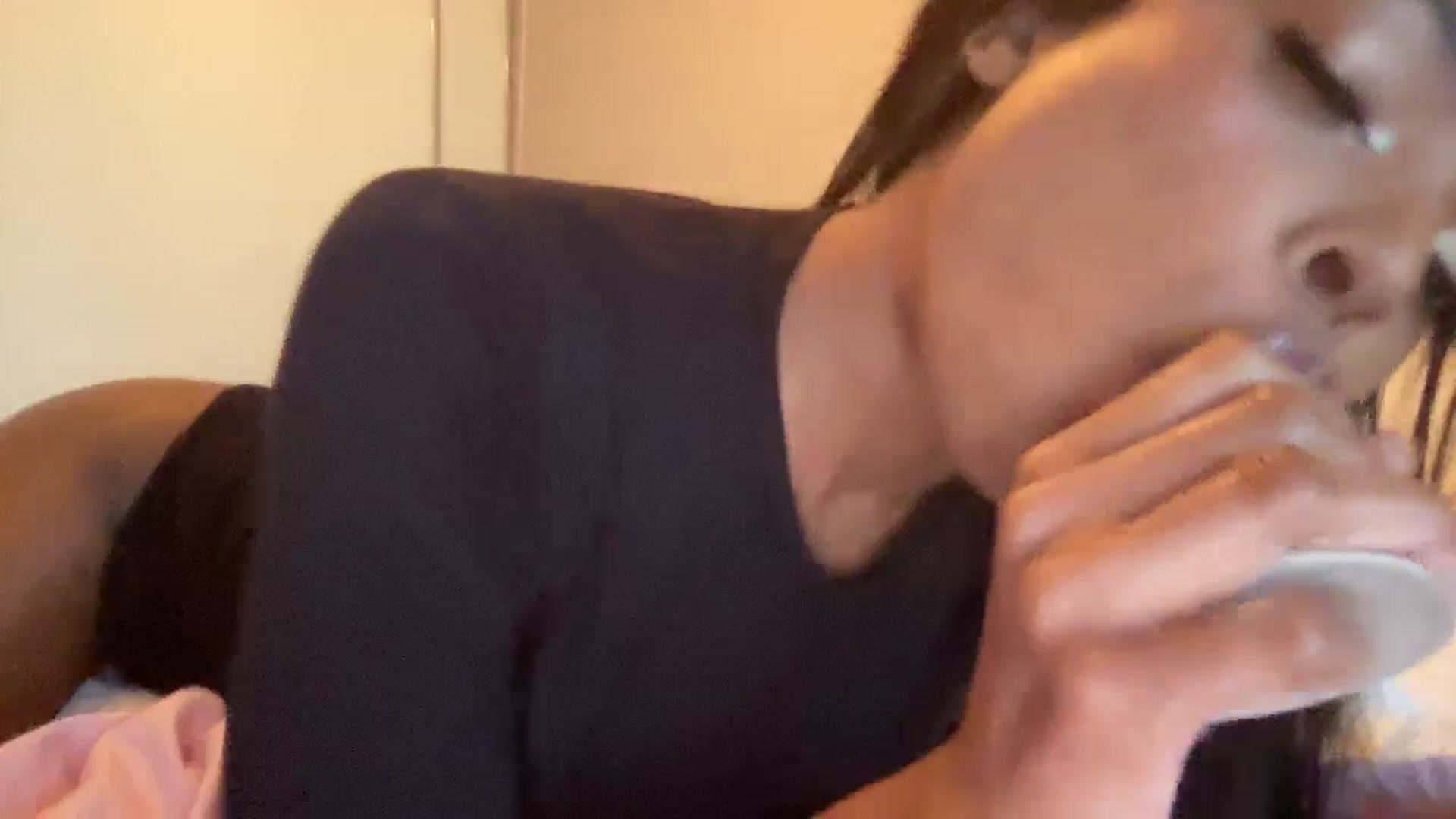 Gallery image thumbnail from EmiliaBrooks's myfreecams stream on, 12/18/2024, 20:32 image 12 of 20