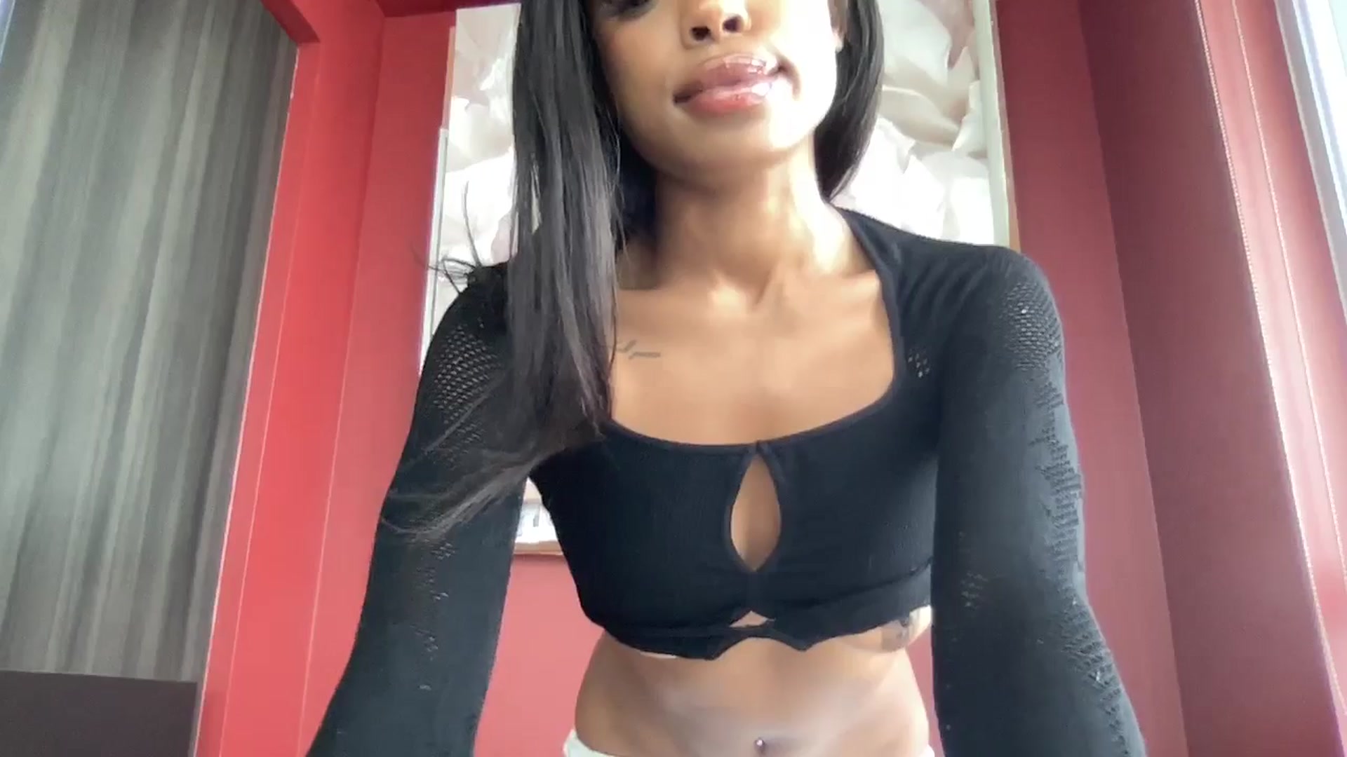 Gallery image thumbnail from EmiliaBrooks's myfreecams stream on, 12/20/2024, 18:46 image 16 of 20