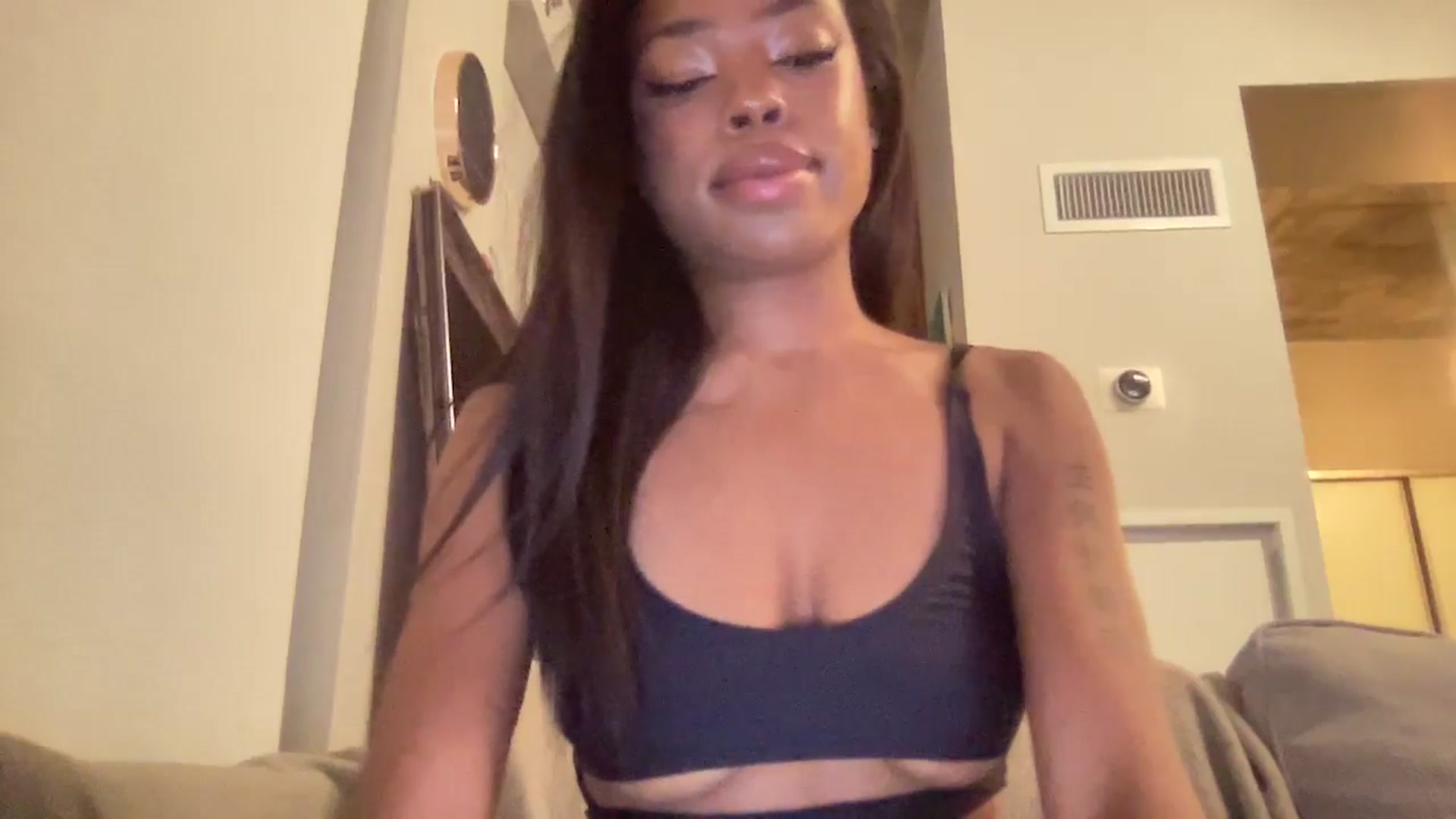 Gallery image thumbnail from EmiliaBrooks's myfreecams stream on, 12/31/2024, 24:01 image 14 of 20