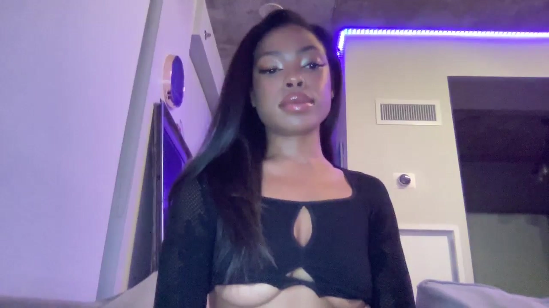 Gallery image thumbnail from EmiliaBrooks's myfreecams stream on, 01/06/2025, 02:36 image 8 of 20