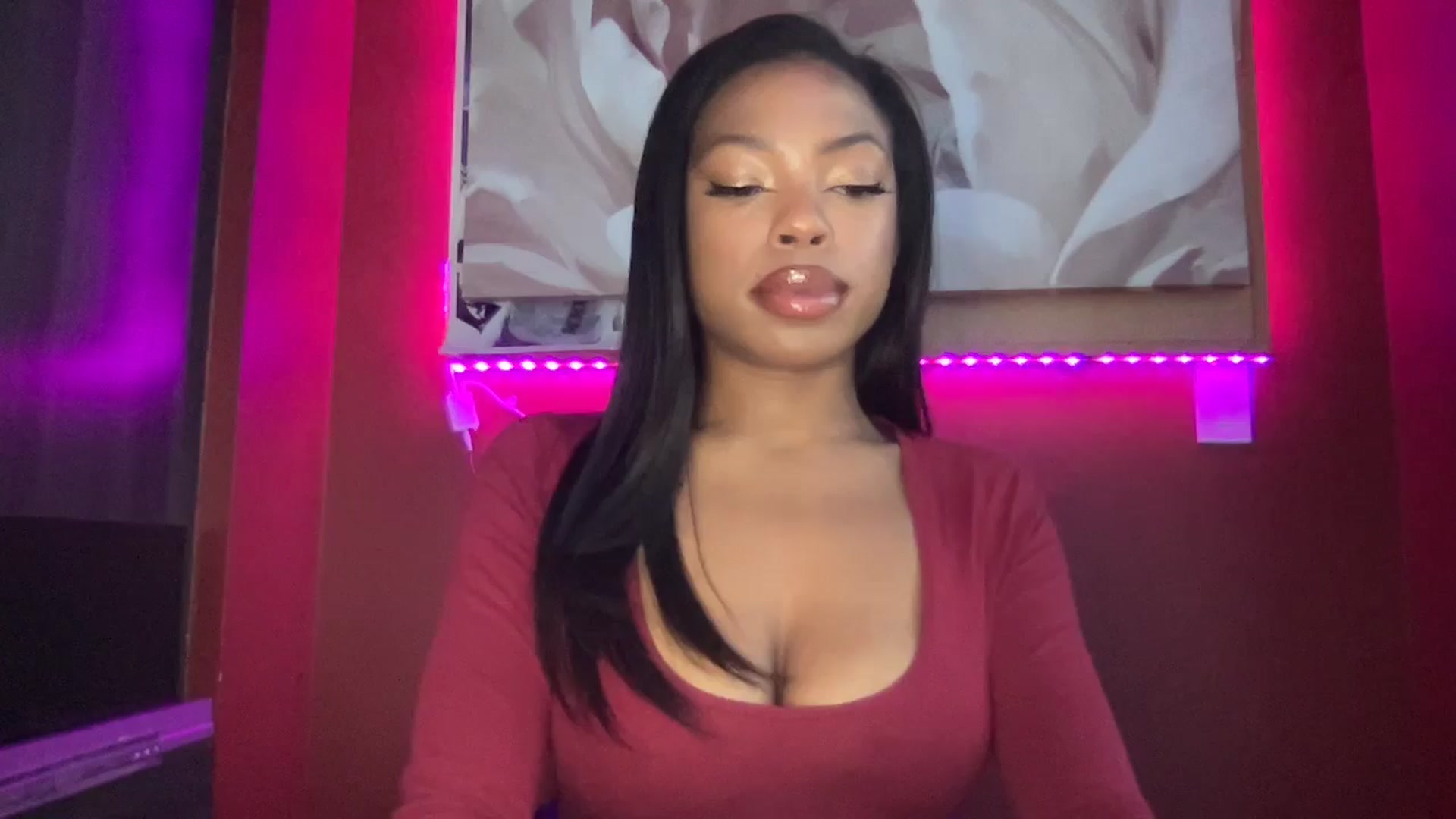Gallery image thumbnail from EmiliaBrooks's myfreecams stream on, 01/07/2025, 22:01 image 1 of 20