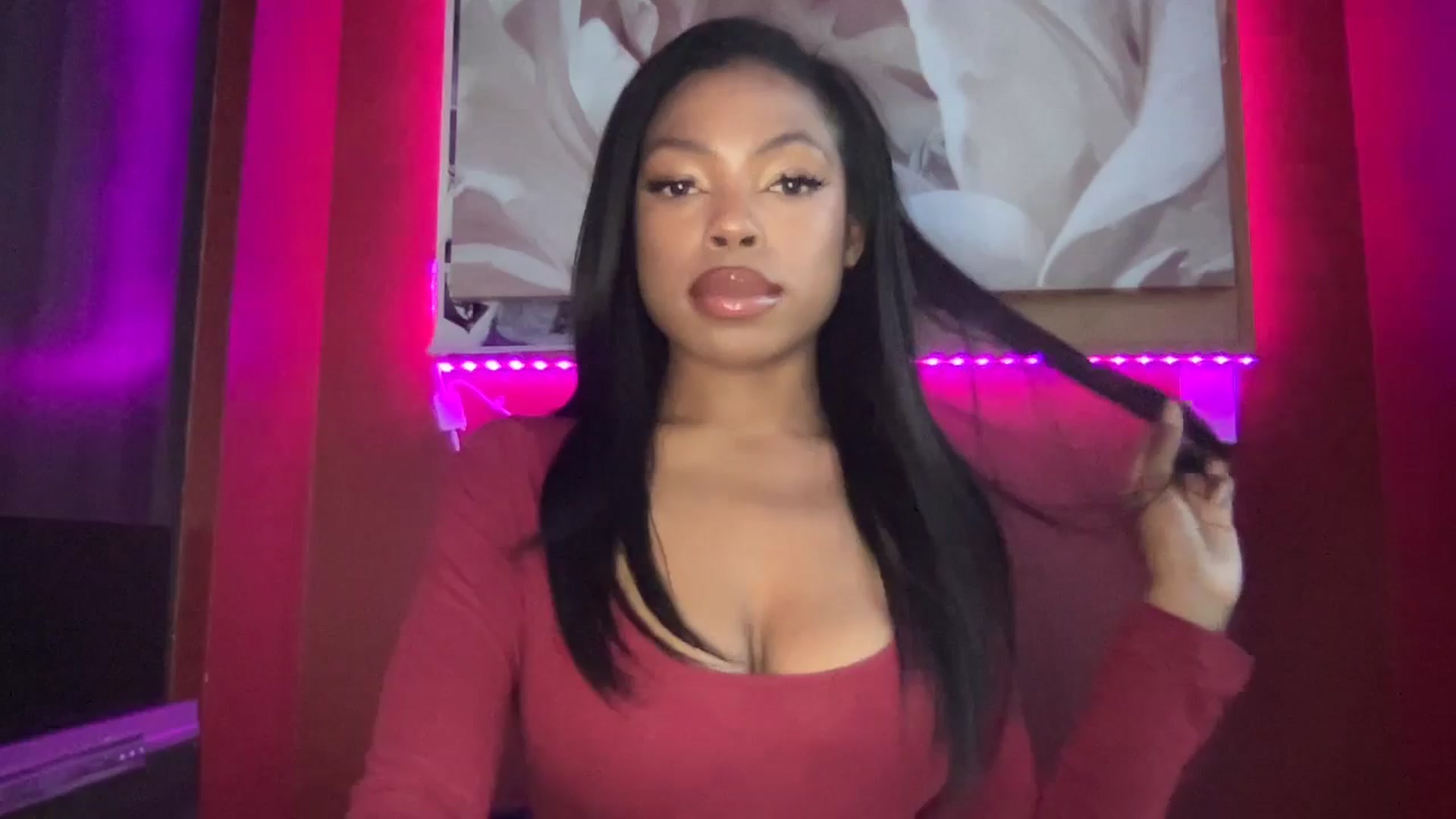 Gallery image thumbnail from EmiliaBrooks's myfreecams stream on, 01/07/2025, 22:01 image 4 of 20
