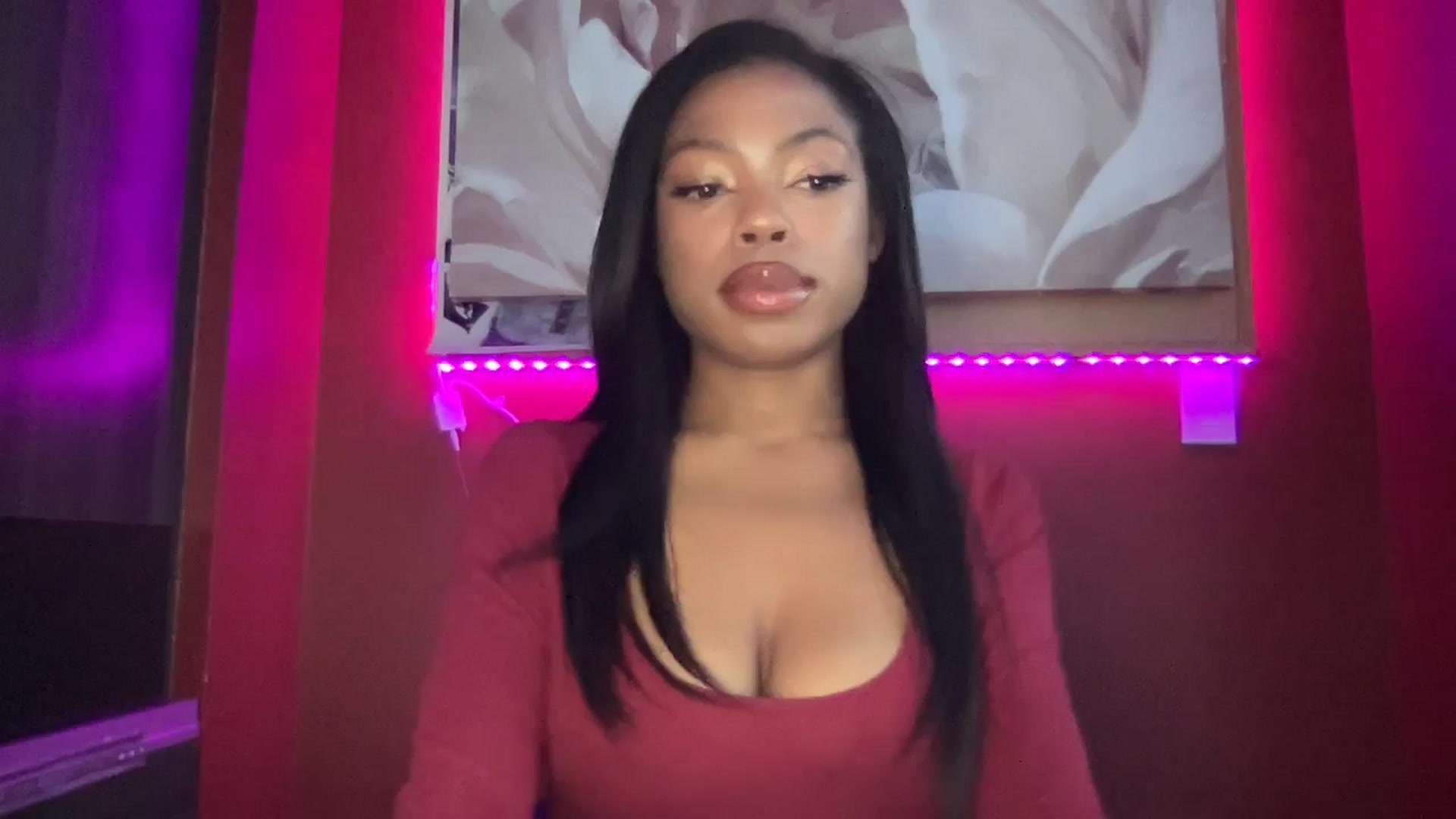 Gallery image thumbnail from EmiliaBrooks's myfreecams stream on, 01/07/2025, 22:01 image 3 of 20