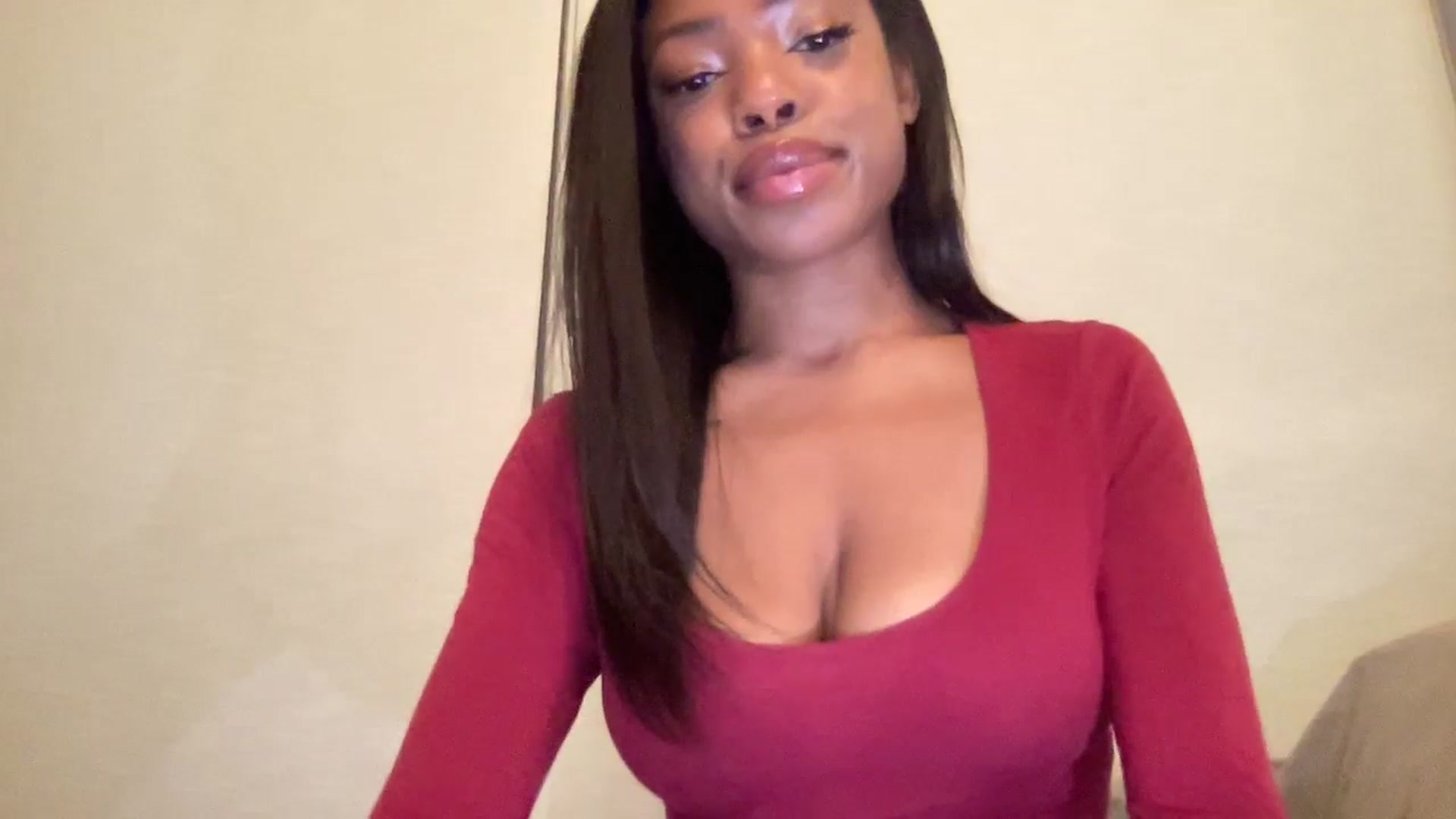 Gallery image thumbnail from EmiliaBrooks's myfreecams stream on, 01/09/2025, 07:19 image 16 of 20
