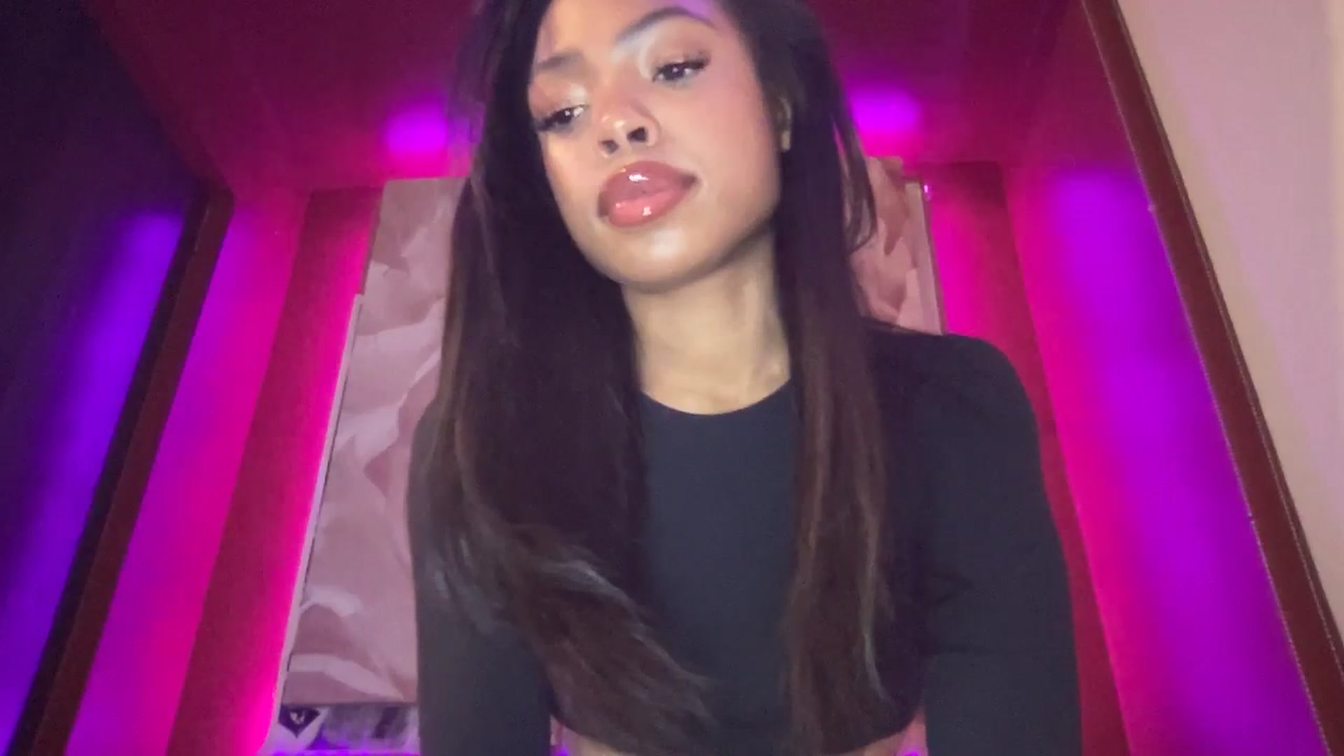 Gallery image thumbnail from EmiliaBrooks's myfreecams stream on, 01/29/2025, 24:11 image 14 of 20