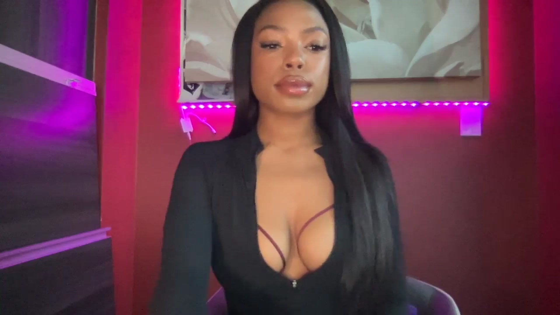 Gallery image thumbnail from EmiliaBrooks's myfreecams stream on, 03/05/2025, 23:20 image 18 of 20