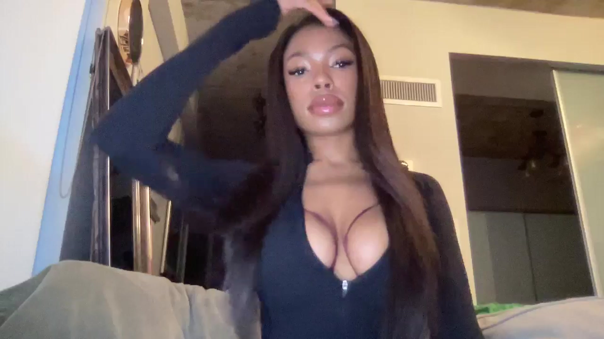Gallery image thumbnail from EmiliaBrooks's myfreecams stream on, 03/05/2025, 23:46 image 3 of 20