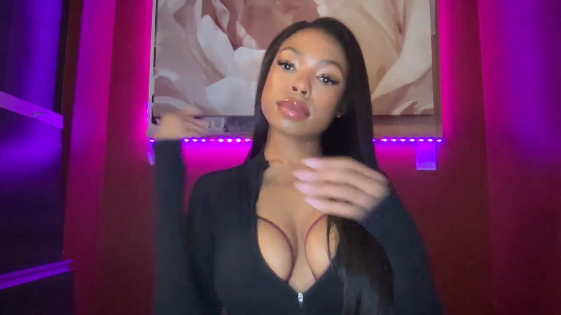 Gallery image thumbnail from EmiliaBrooks's myfreecams stream on, 03/06/2025, 24:00 image 3 of 20
