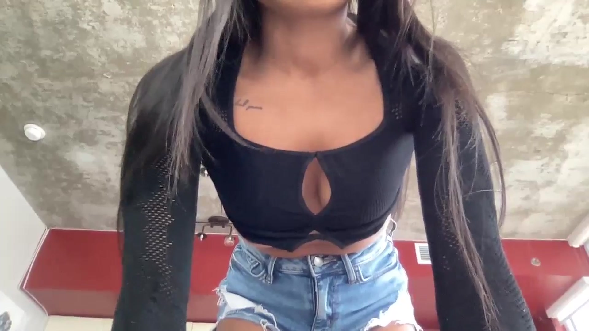Gallery image thumbnail from EmiliaBrooks's myfreecams stream on, 03/06/2025, 21:47 image 9 of 20