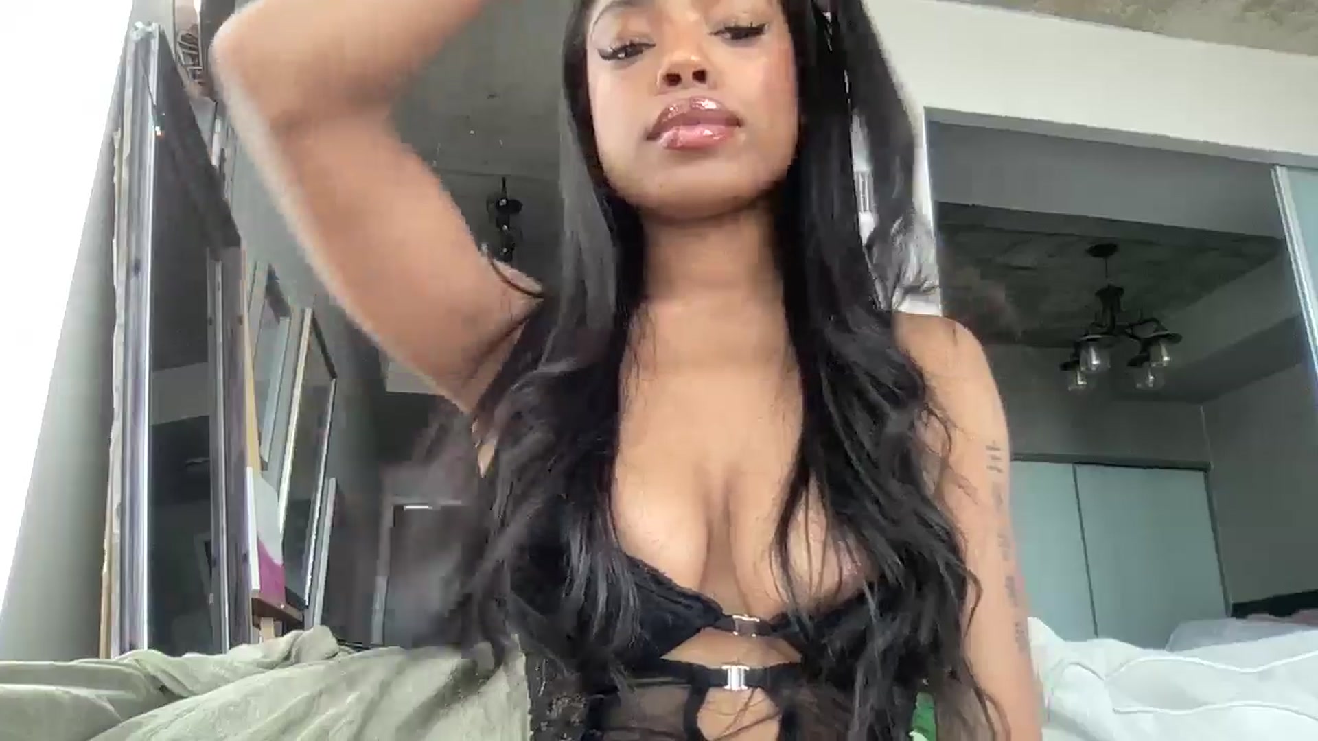 Gallery image thumbnail from EmiliaBrooks's myfreecams stream on, 03/14/2025, 19:22 image 3 of 20
