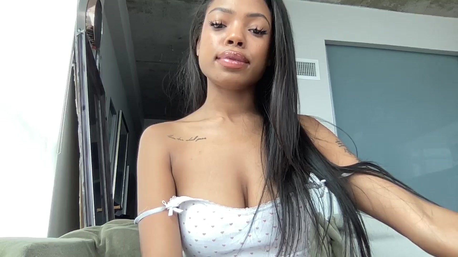 Gallery image thumbnail from EmiliaBrooks's myfreecams stream on, 04/11/2025, 17:03 image 20 of 20