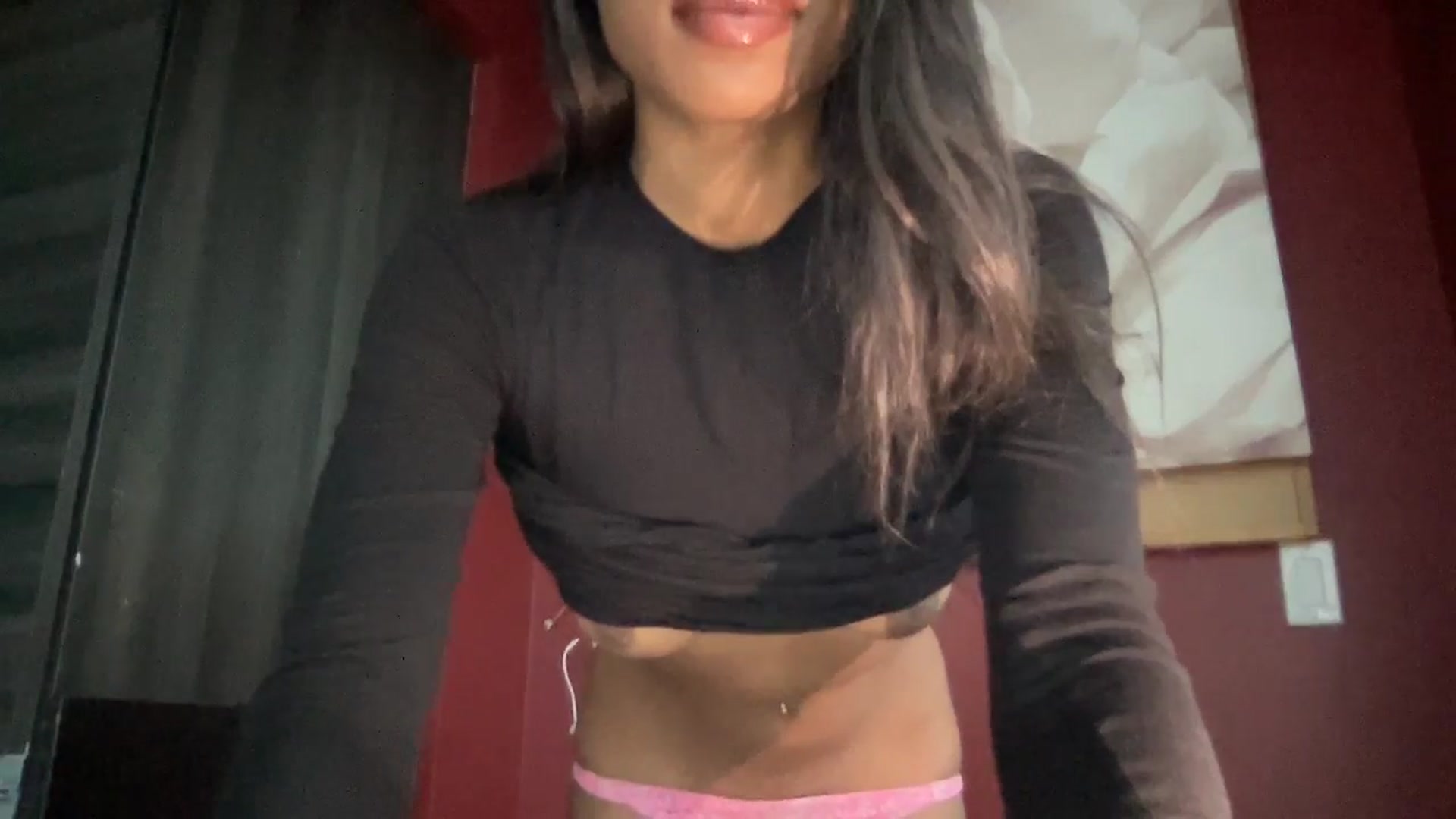 Gallery image thumbnail from EmiliaBrooks's myfreecams stream on, 04/16/2025, 24:32 image 2 of 20