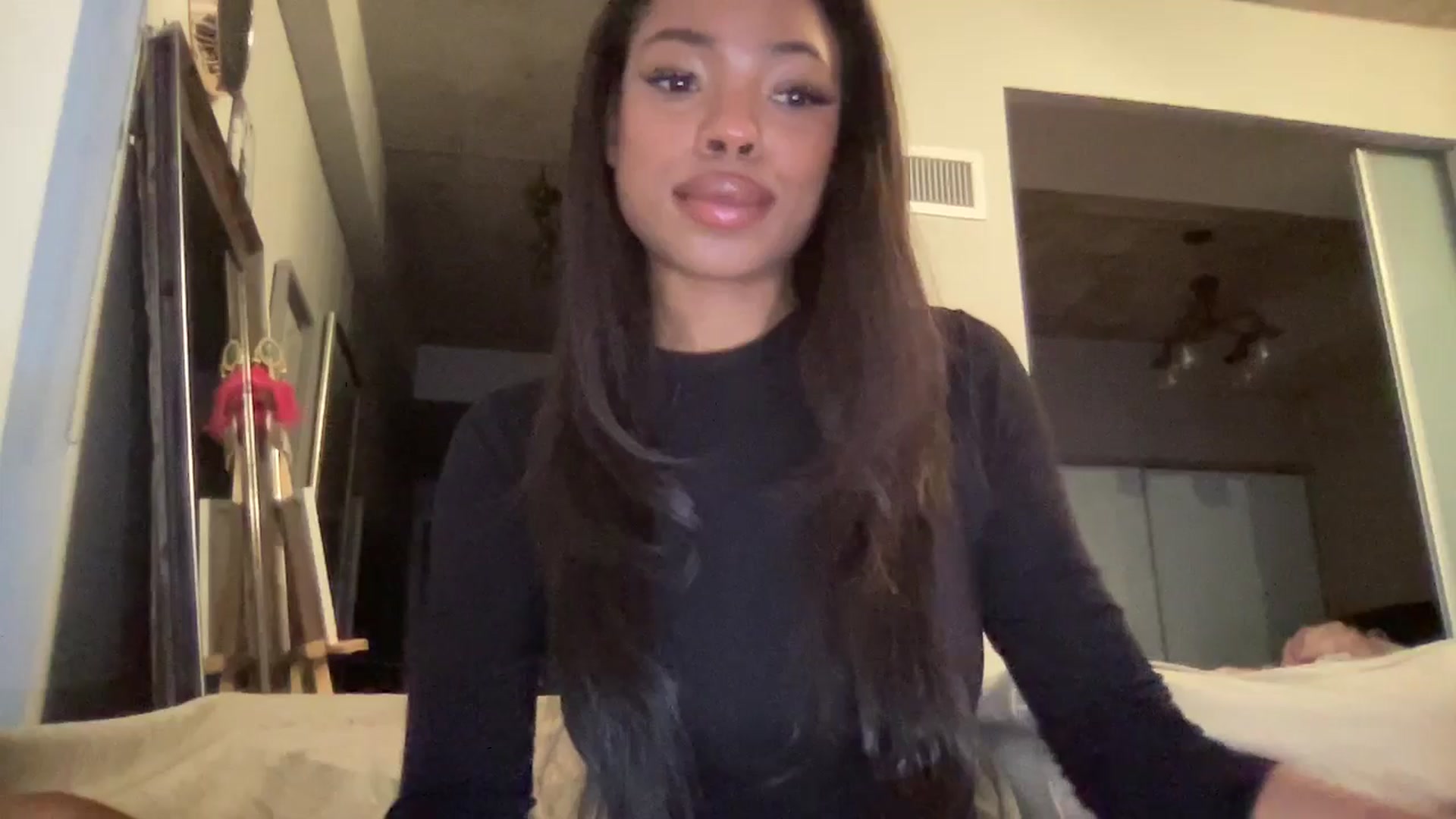 Gallery image thumbnail from EmiliaBrooks's myfreecams stream on, 04/16/2025, 24:32 image 12 of 20