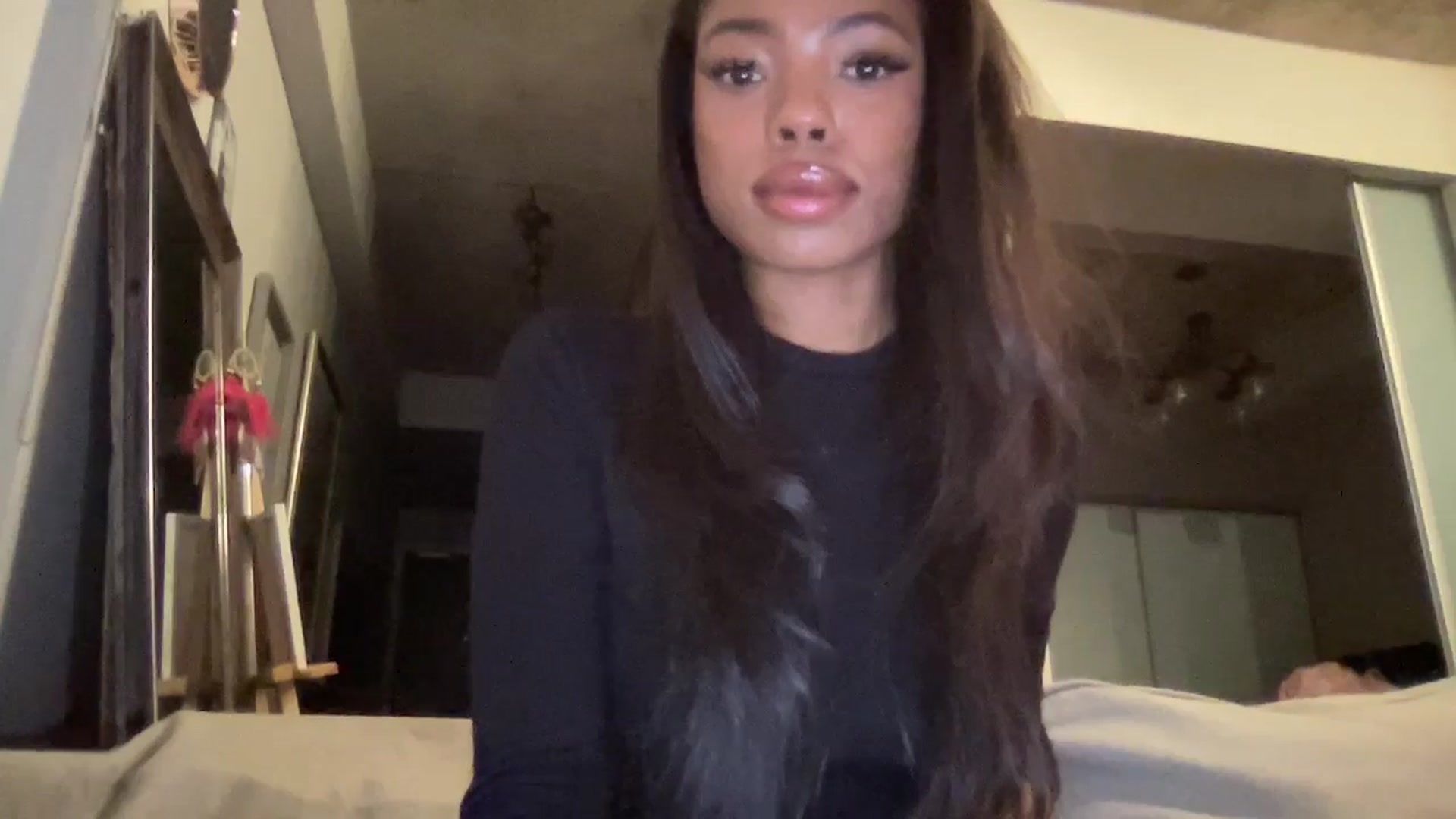 Gallery image thumbnail from EmiliaBrooks's myfreecams stream on, 04/16/2025, 24:32 image 15 of 20