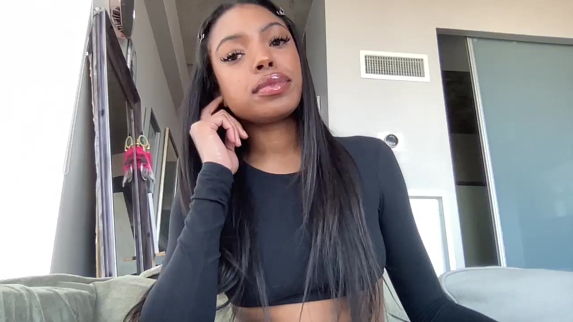 Gallery image thumbnail from EmiliaBrooks's myfreecams stream on, 04/22/2025, 23:03 image 17 of 20