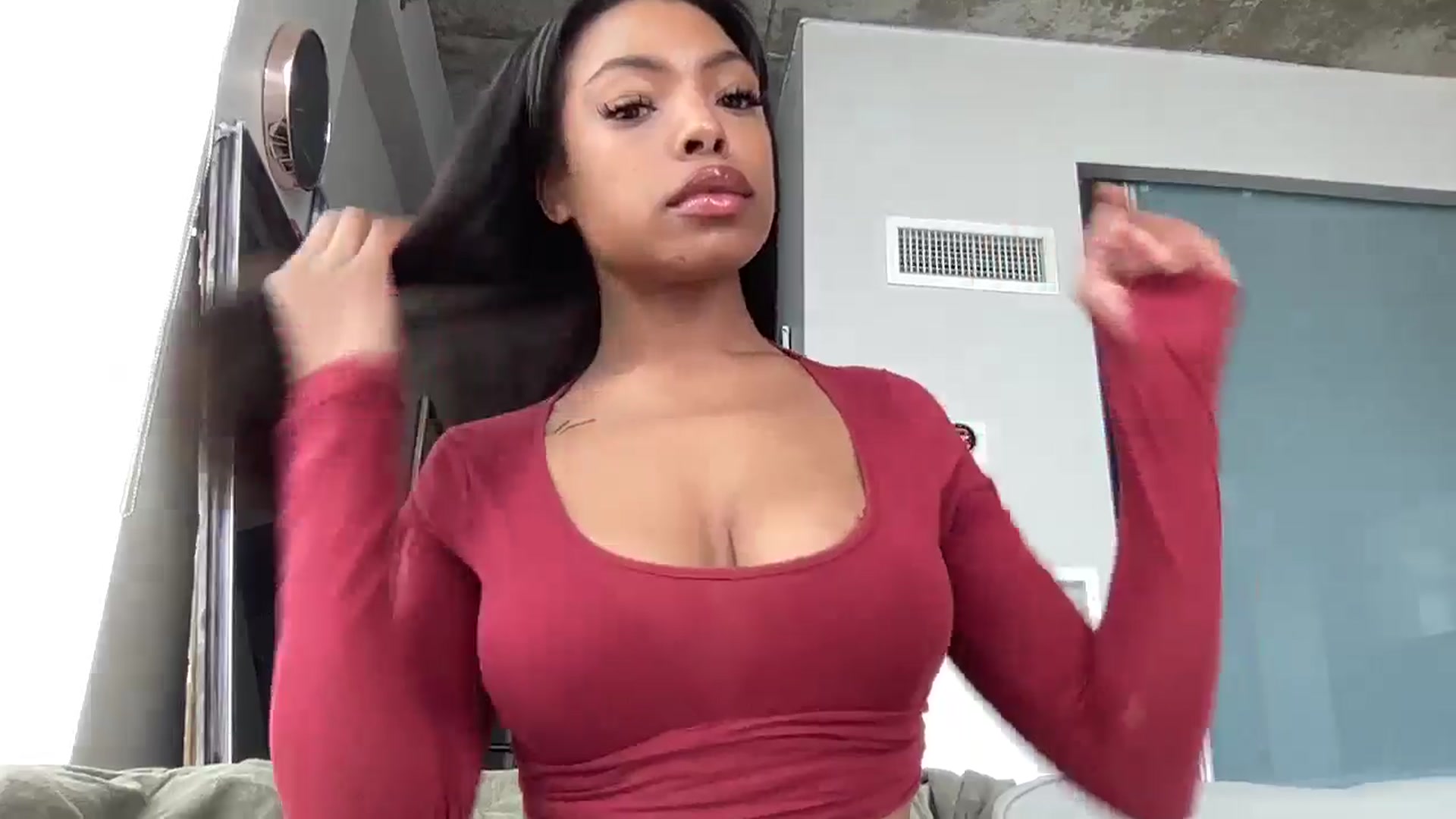 Gallery image thumbnail from EmiliaBrooks's myfreecams stream on, 04/24/2025, 17:29 image 18 of 20