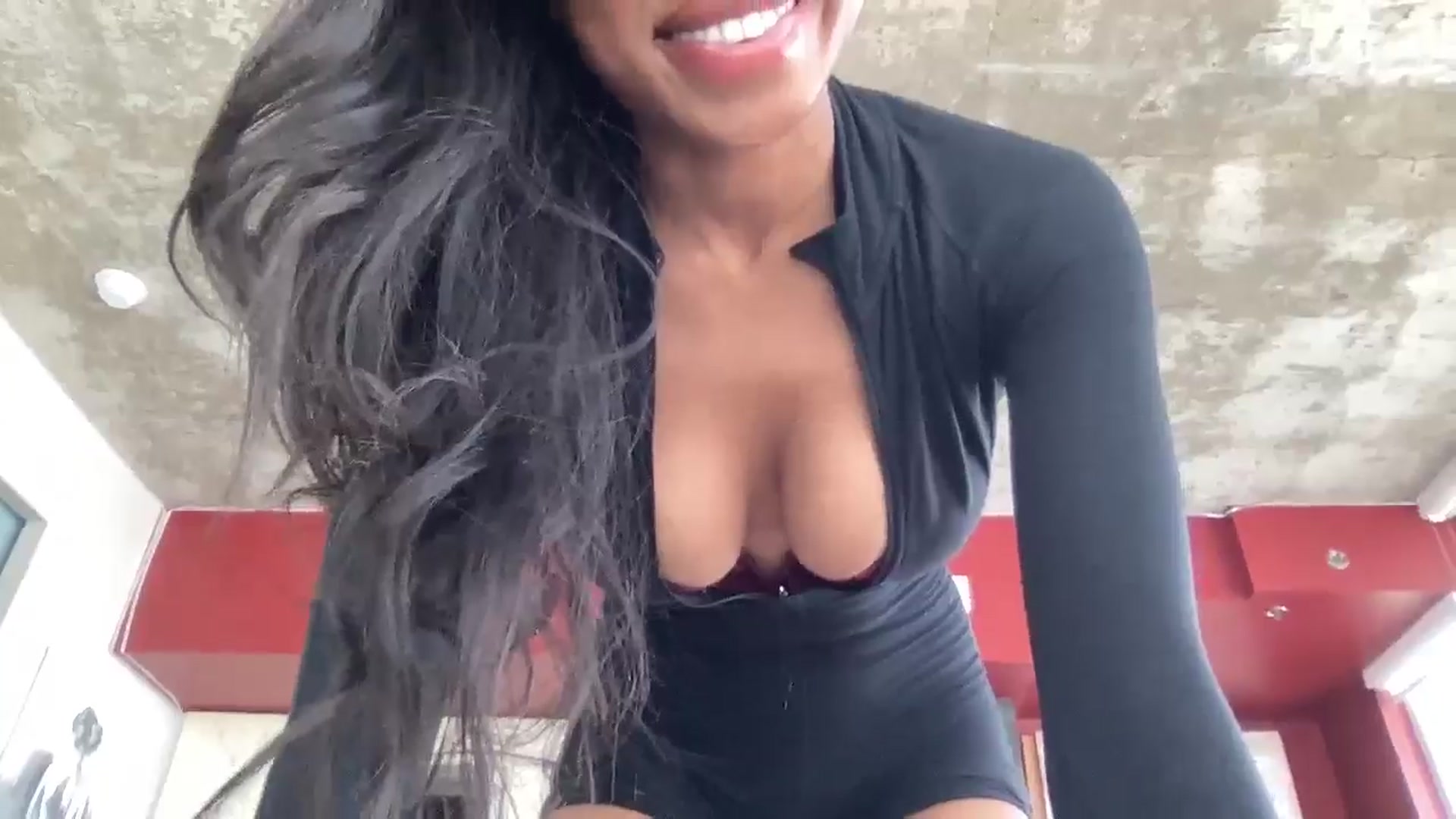 Gallery image thumbnail from EmiliaBrooks's myfreecams stream on, 04/29/2025, 23:07 image 5 of 20