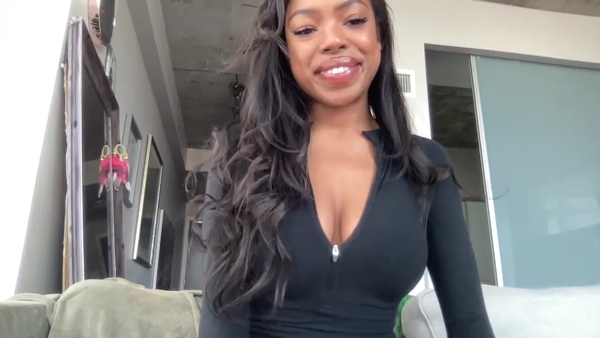 Gallery image thumbnail from EmiliaBrooks's myfreecams stream on, 04/29/2025, 23:07 image 19 of 20