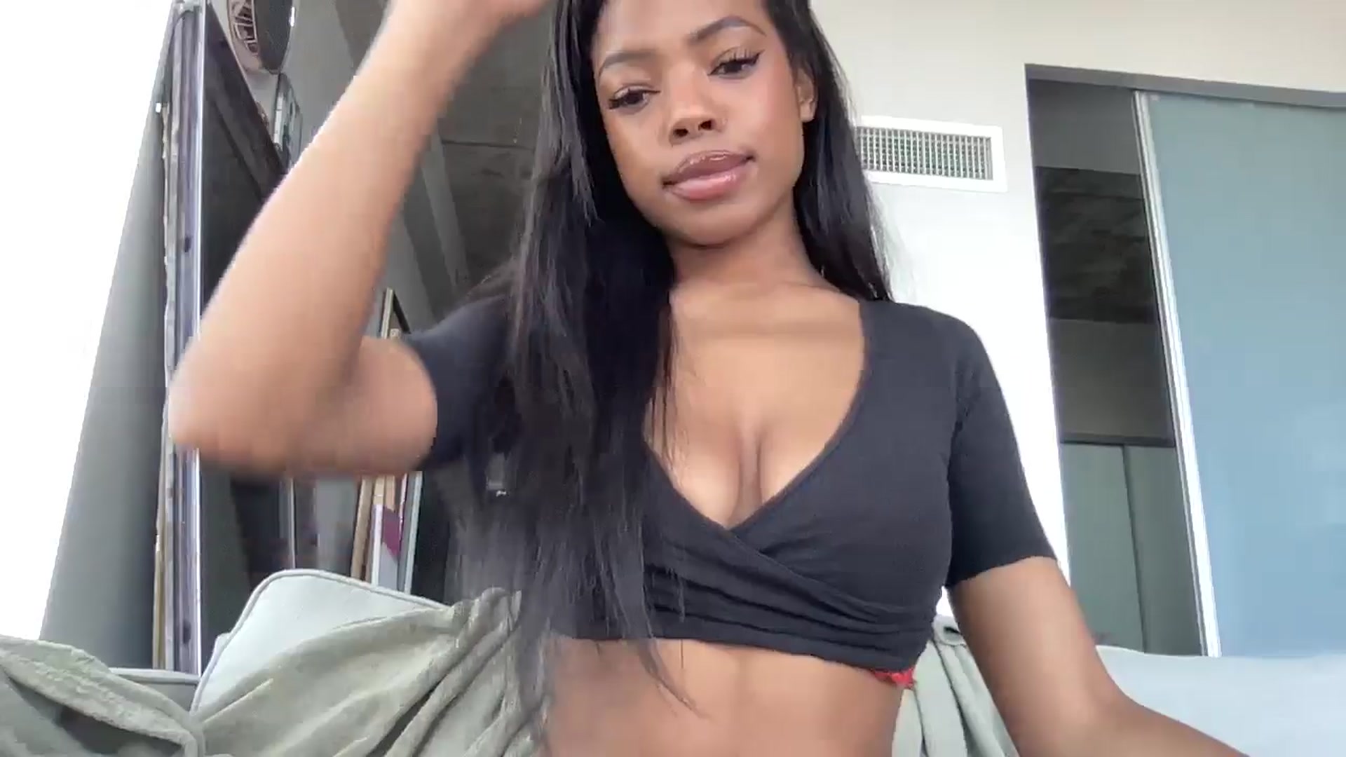 Gallery image thumbnail from EmiliaBrooks's myfreecams stream on, 05/12/2025, 21:52 image 17 of 20