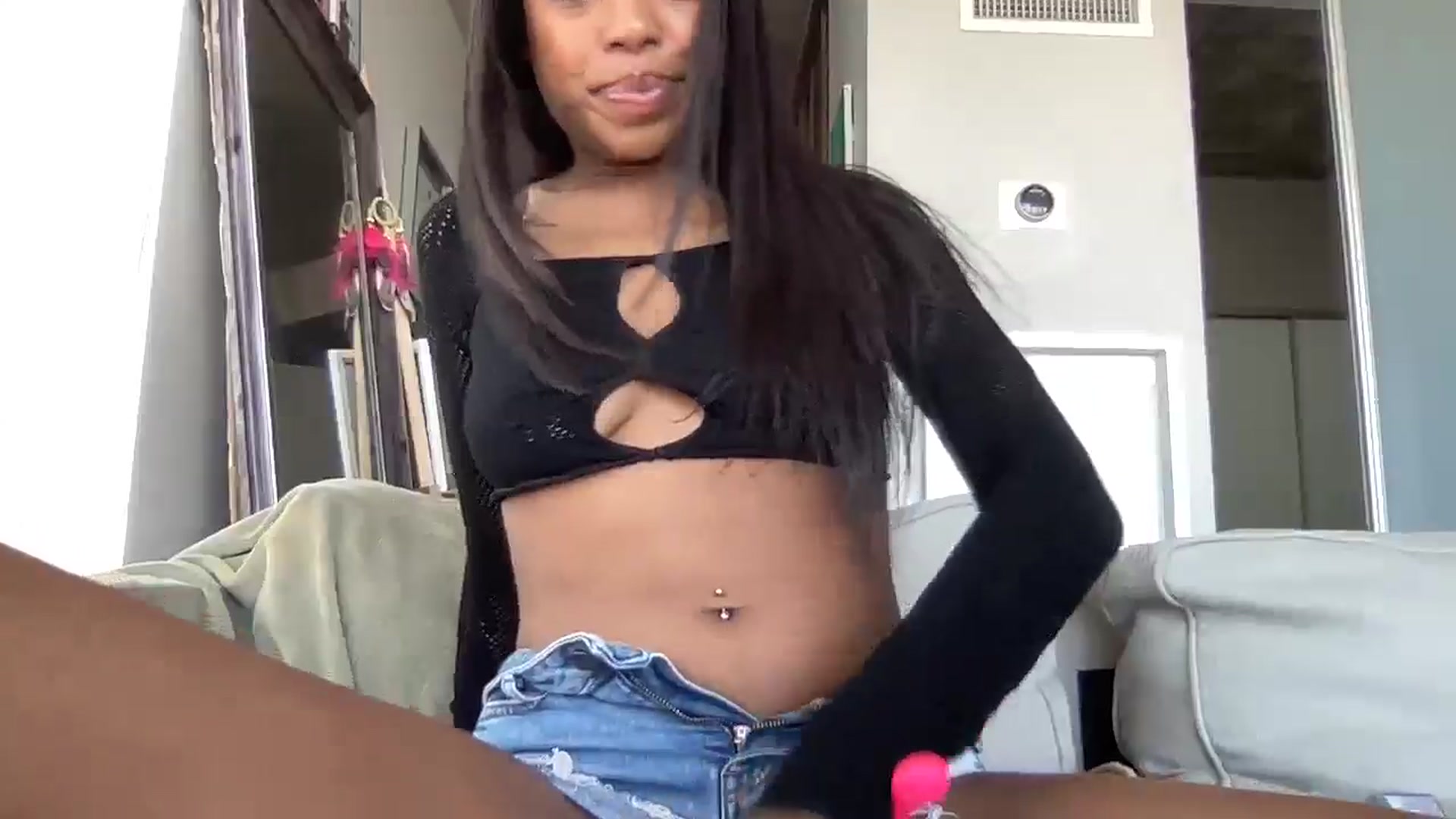 Gallery image thumbnail from EmiliaBrooks's myfreecams stream on, 05/26/2025, 23:23 image 8 of 20