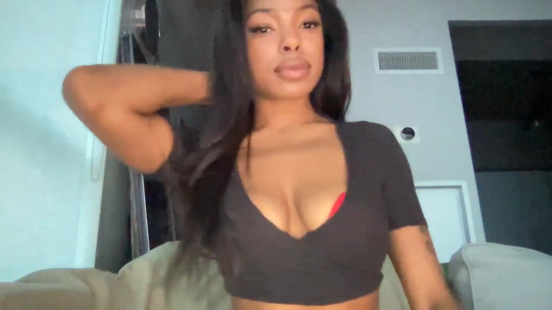 Gallery image thumbnail from EmiliaBrooks's myfreecams stream on, 06/13/2025, 01:21 image 14 of 20