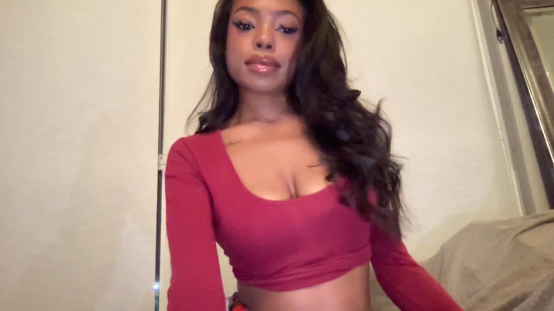 Gallery image thumbnail from EmiliaBrooks's myfreecams stream on, 06/15/2025, 03:18 image 16 of 20