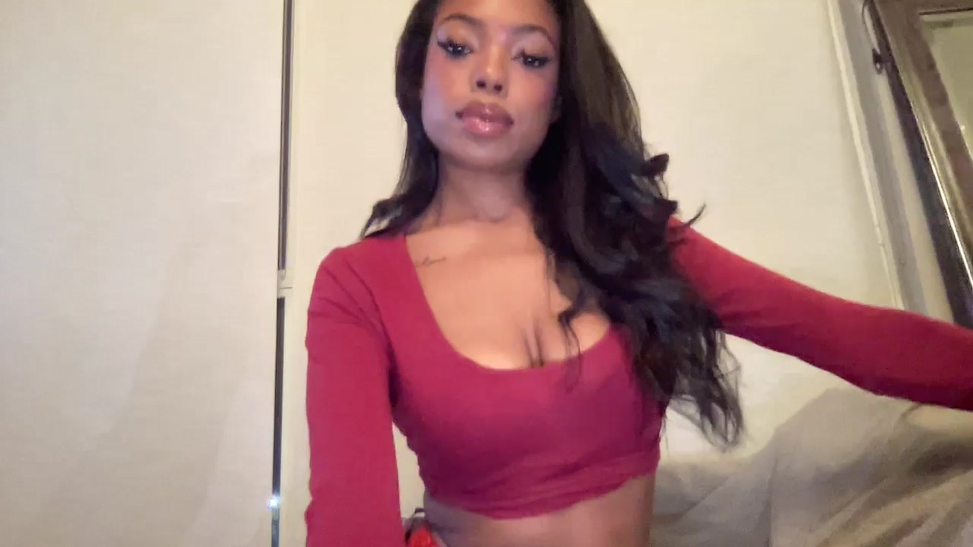 Gallery image thumbnail from EmiliaBrooks's myfreecams stream on, 06/15/2025, 03:18 image 18 of 20