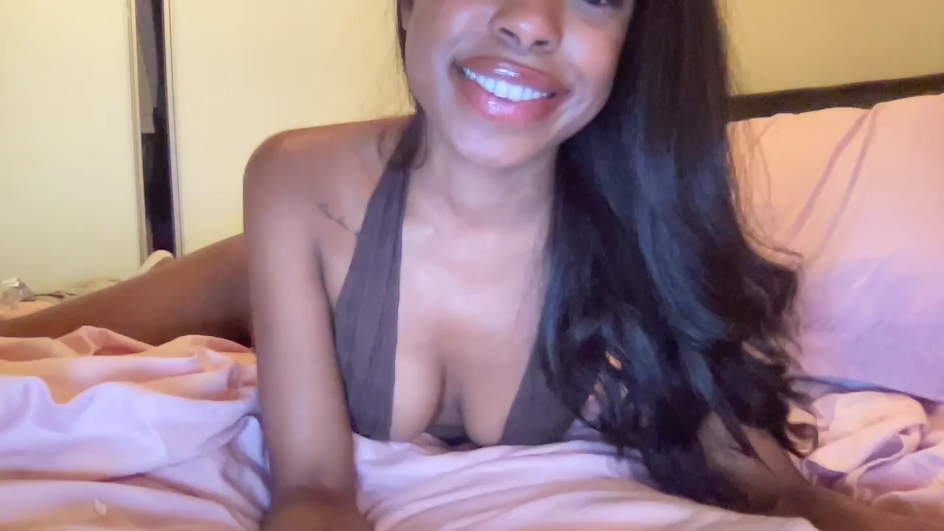 Gallery image thumbnail from EmiliaBrooks's myfreecams stream on, 07/01/2025, 06:55 image 8 of 20