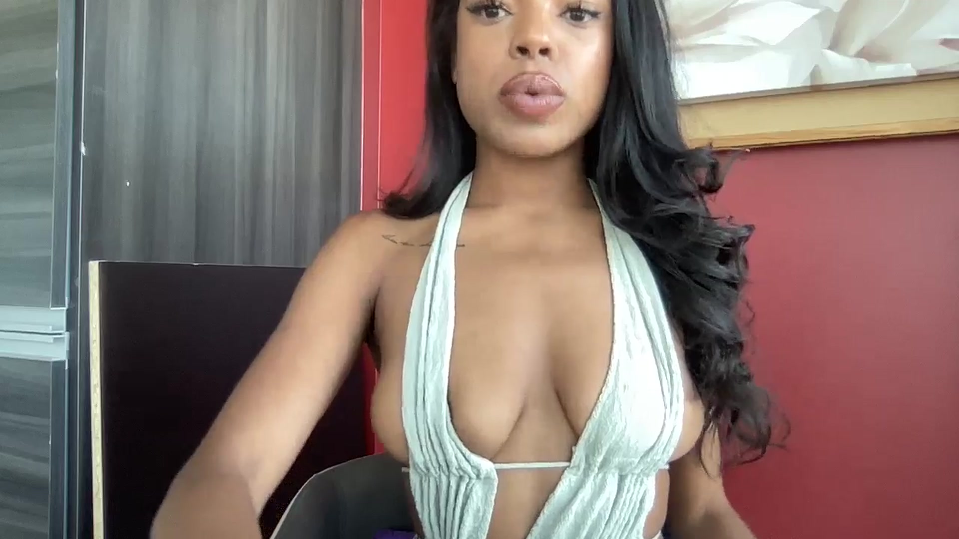 Gallery image thumbnail from EmiliaBrooks's myfreecams stream on, 07/03/2025, 21:21 image 18 of 20