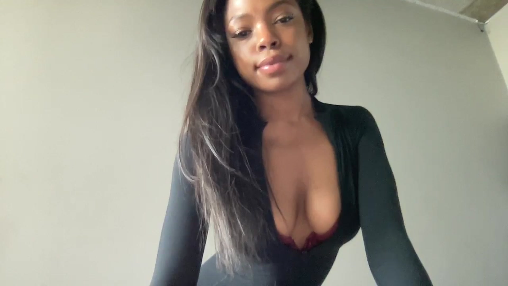 Gallery image thumbnail from EmiliaBrooks's myfreecams stream on, 08/14/2025, 18:50 image 19 of 20