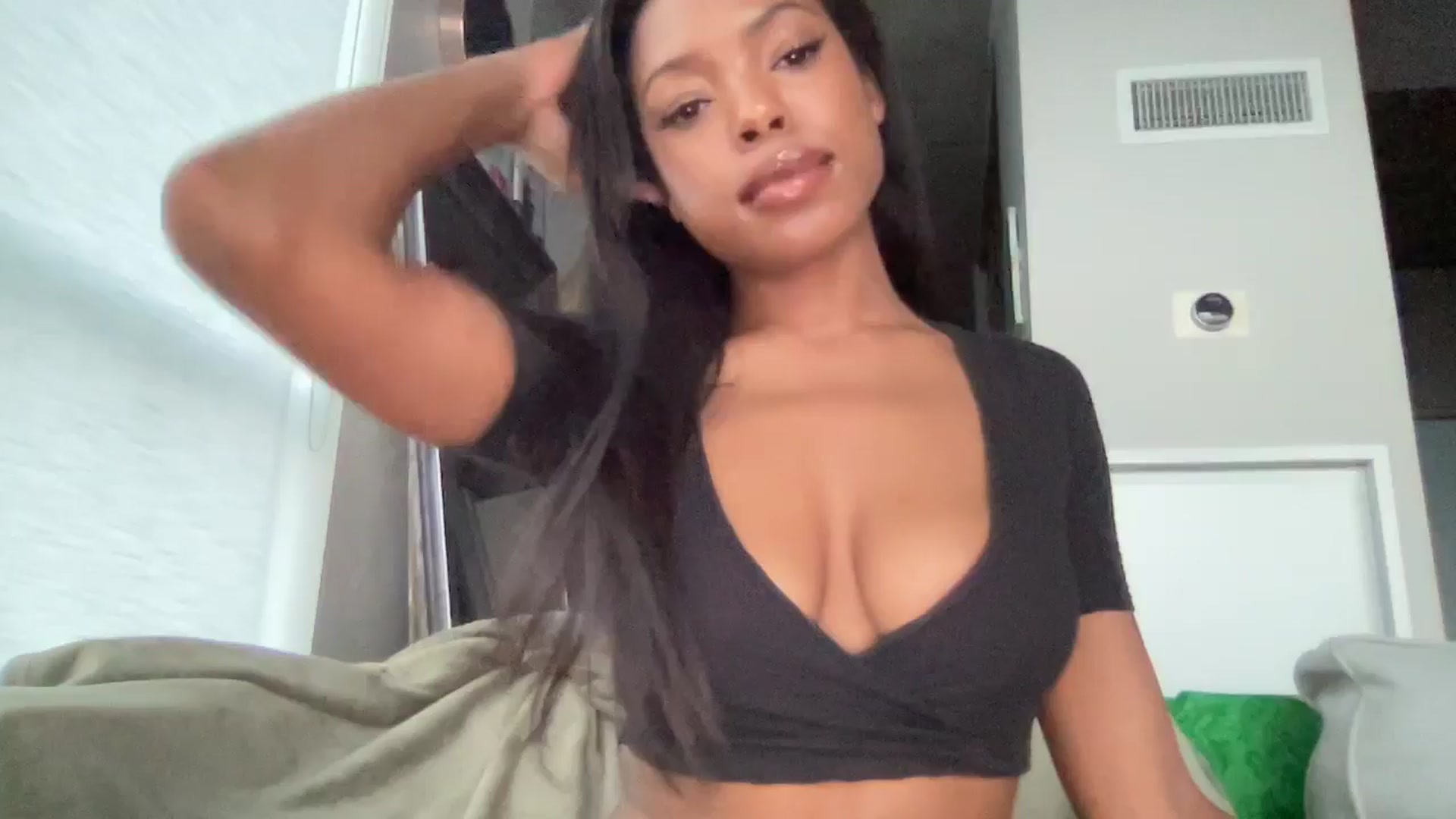 Gallery image thumbnail from EmiliaBrooks's myfreecams stream on, 08/16/2025, 24:45 image 11 of 20
