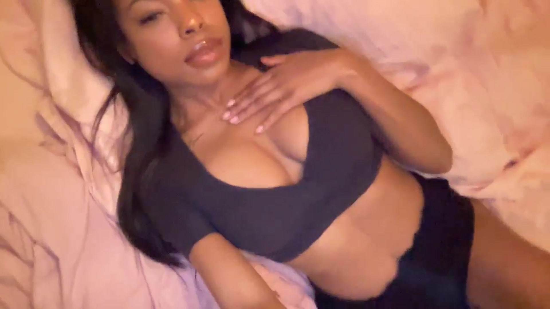 Gallery image thumbnail from EmiliaBrooks's myfreecams stream on, 08/16/2025, 04:00 image 3 of 20