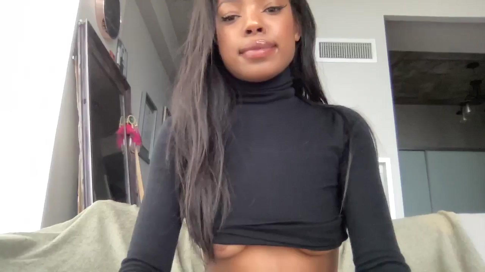 Gallery image thumbnail from EmiliaBrooks's myfreecams stream on, 08/20/2025, 21:16 image 7 of 20