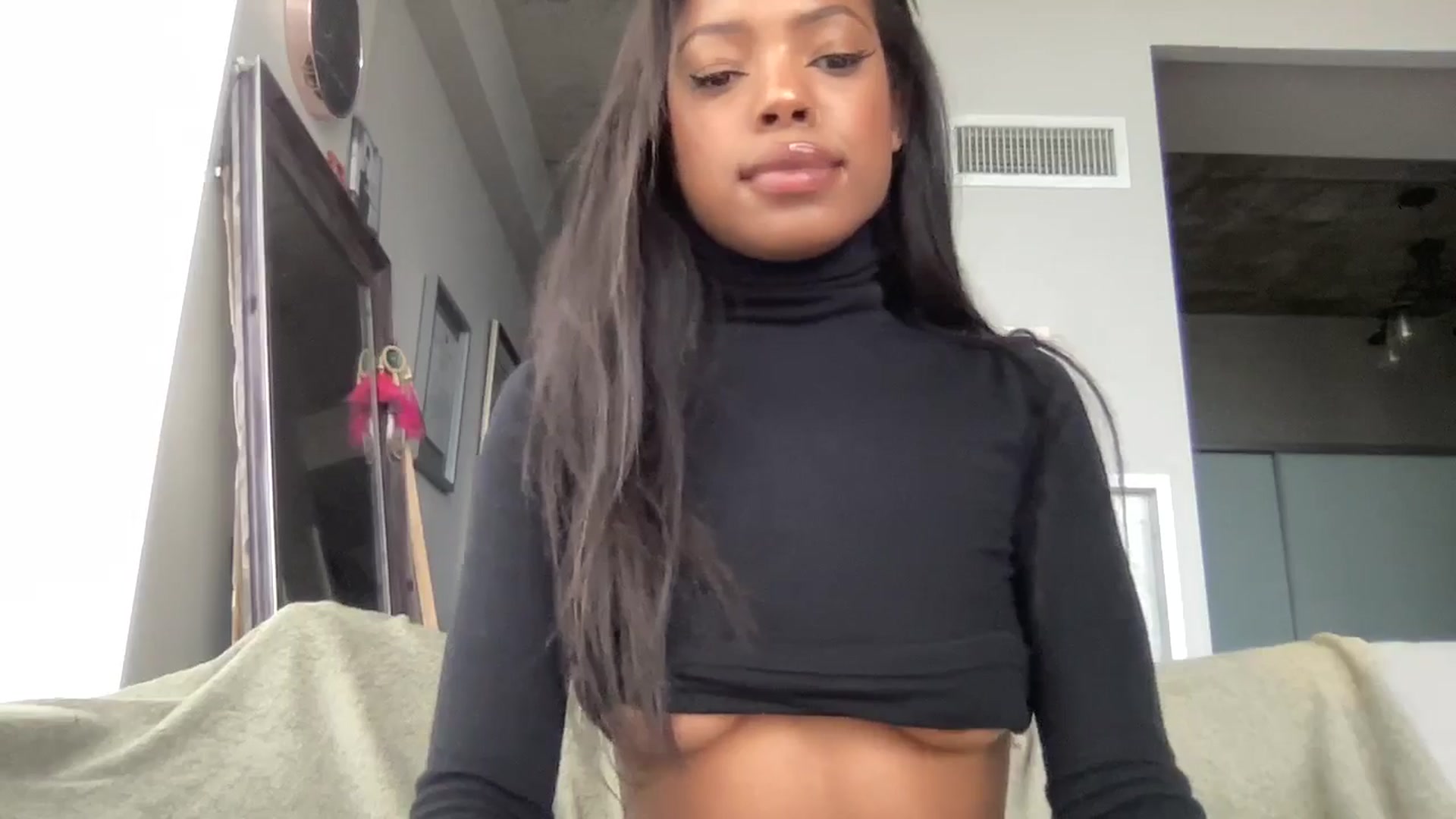 Gallery image thumbnail from EmiliaBrooks's myfreecams stream on, 08/20/2025, 21:16 image 6 of 20