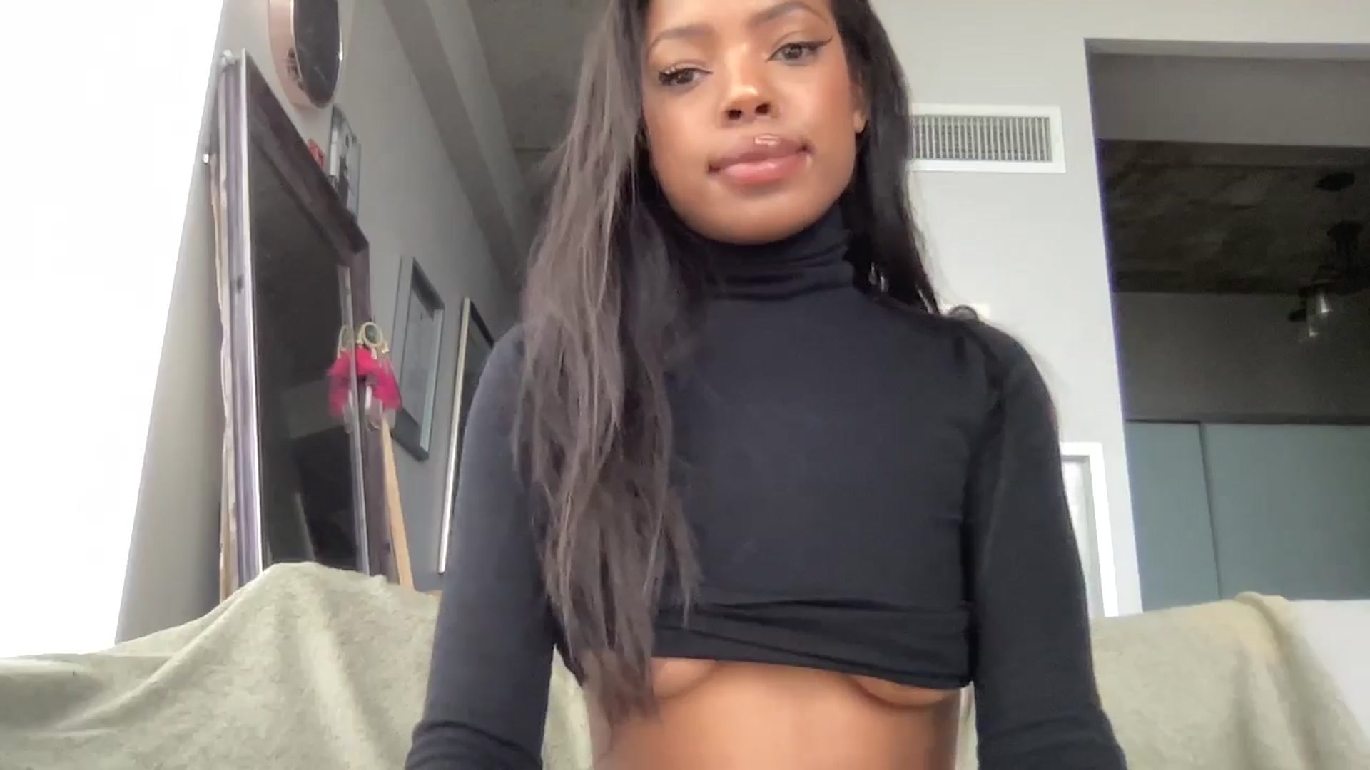 Gallery image thumbnail from EmiliaBrooks's myfreecams stream on, 08/20/2025, 21:16 image 9 of 20