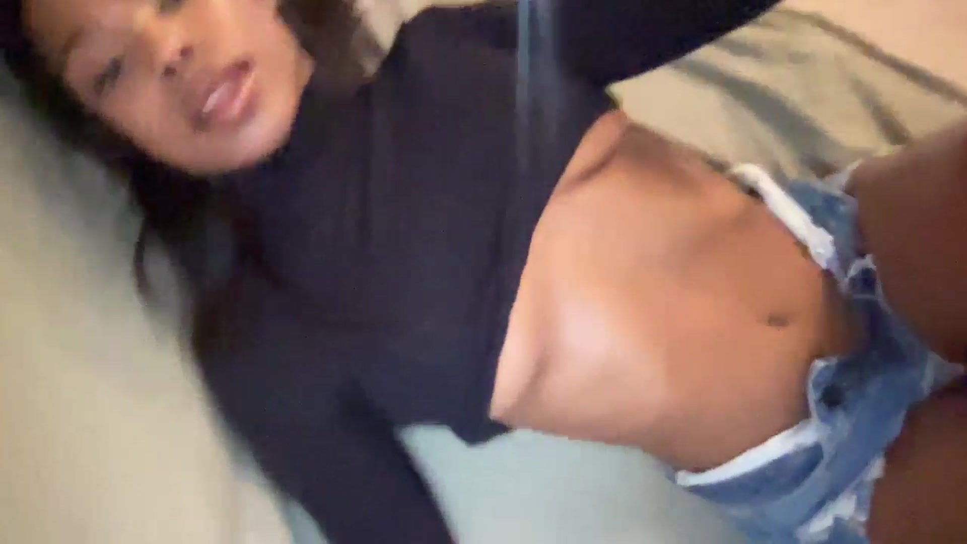 Gallery image thumbnail from EmiliaBrooks's myfreecams stream on, 08/21/2025, 24:21 image 19 of 20