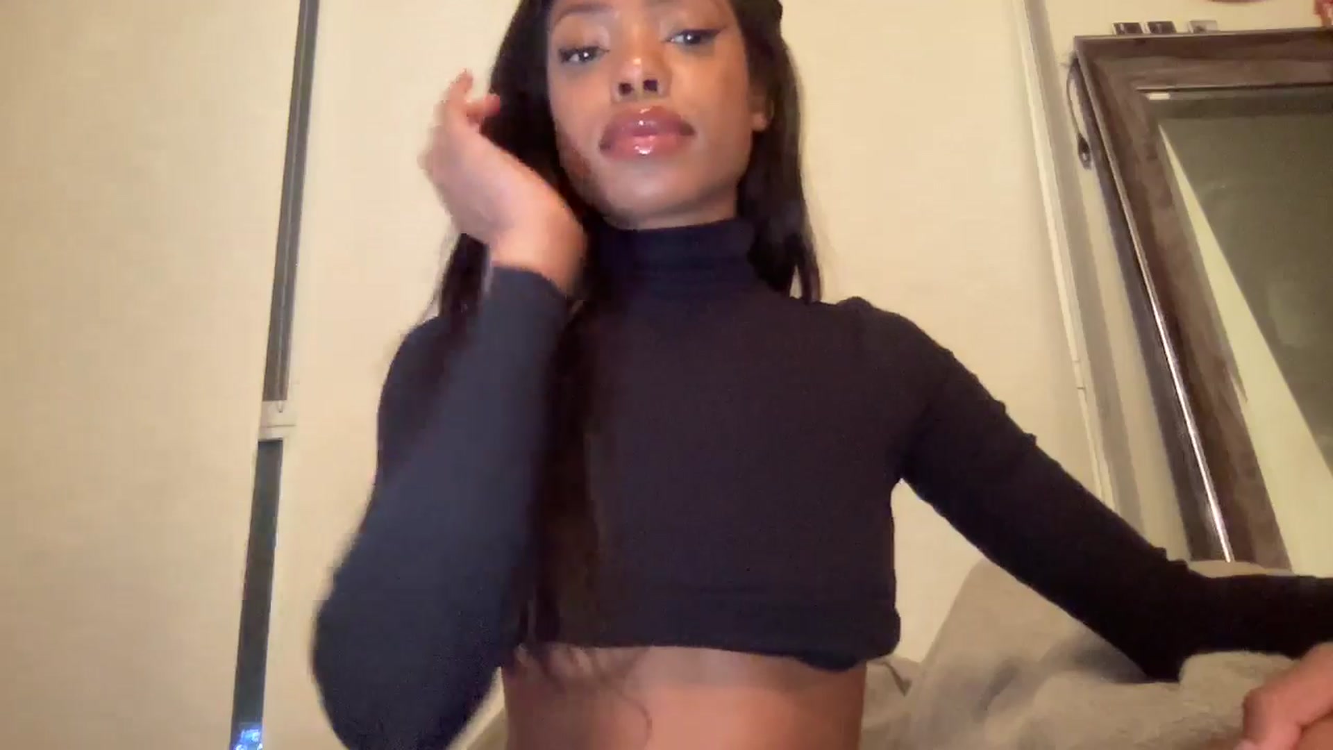 Gallery image thumbnail from EmiliaBrooks's myfreecams stream on, 08/21/2025, 01:25 image 18 of 20