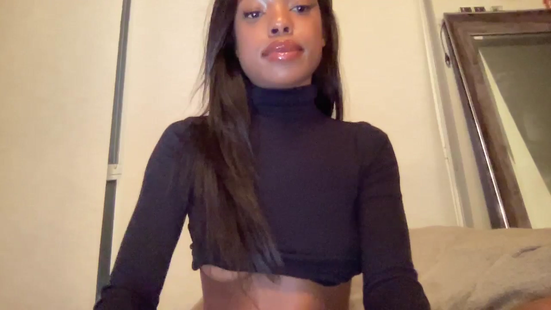 Gallery image thumbnail from EmiliaBrooks's myfreecams stream on, 08/21/2025, 01:25 image 17 of 20