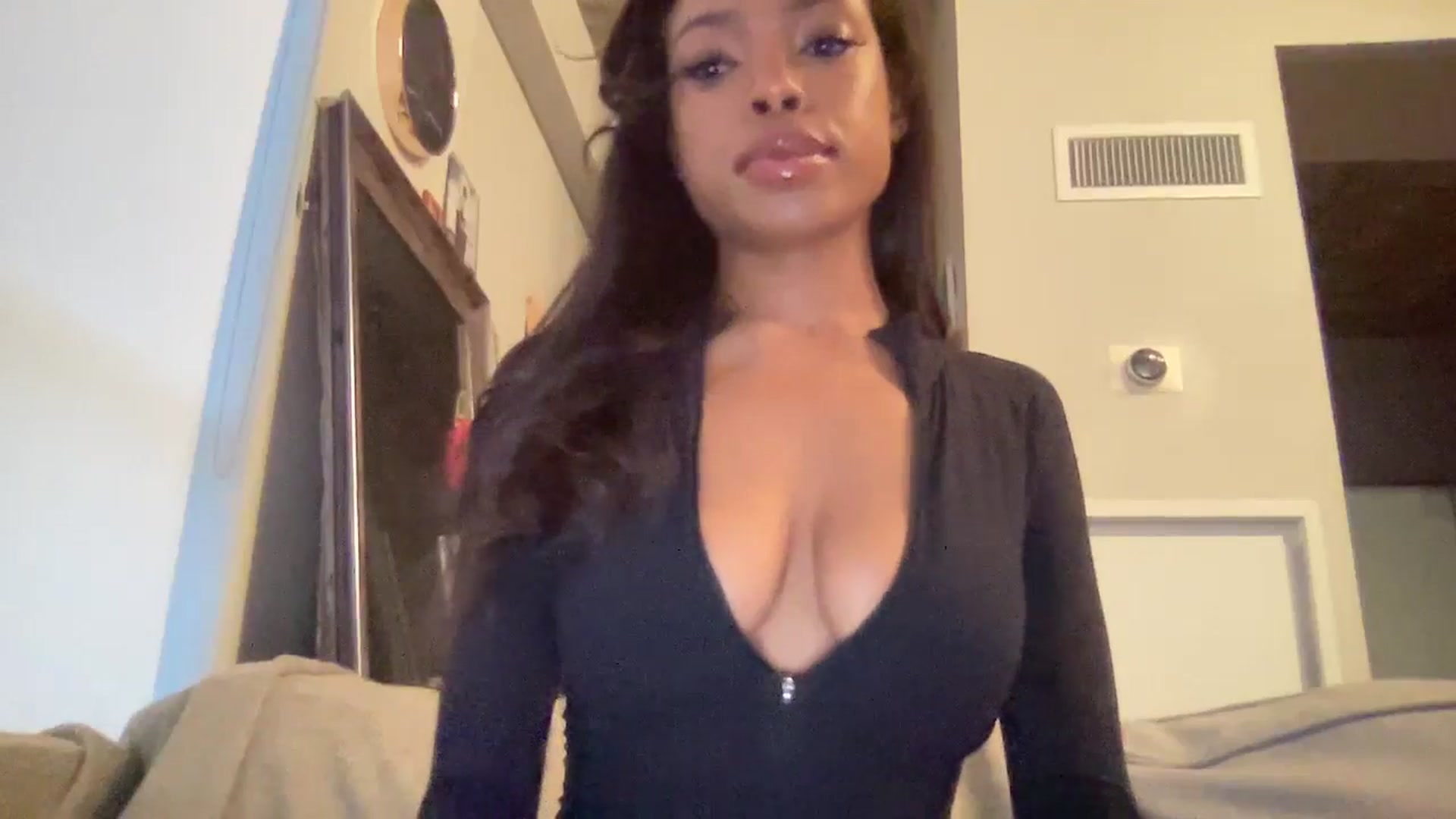 Gallery image thumbnail from EmiliaBrooks's myfreecams stream on, 09/15/2025, 23:56 image 12 of 20