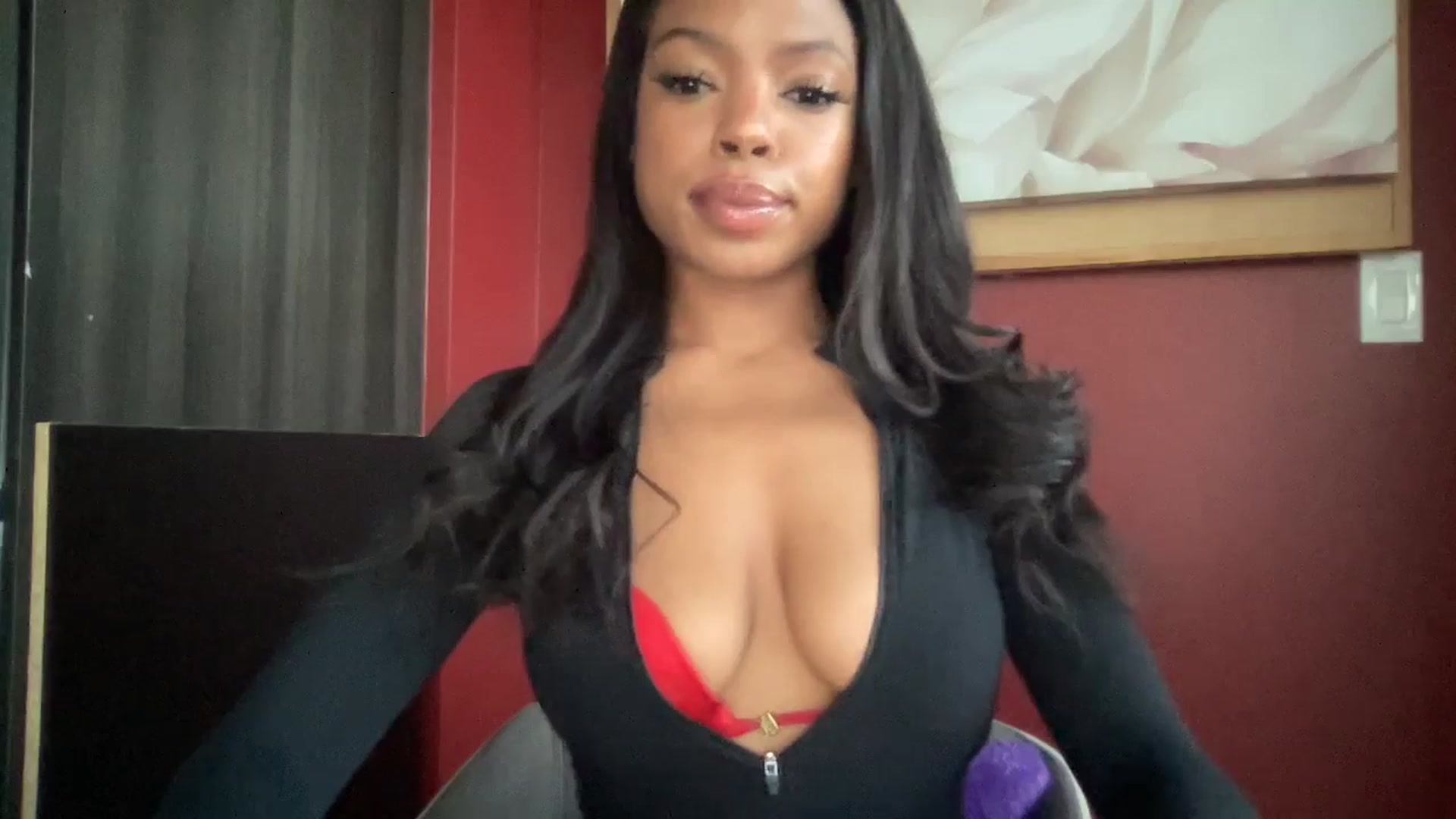 Gallery image thumbnail from EmiliaBrooks's myfreecams stream on, 09/15/2025, 23:56 image 3 of 20