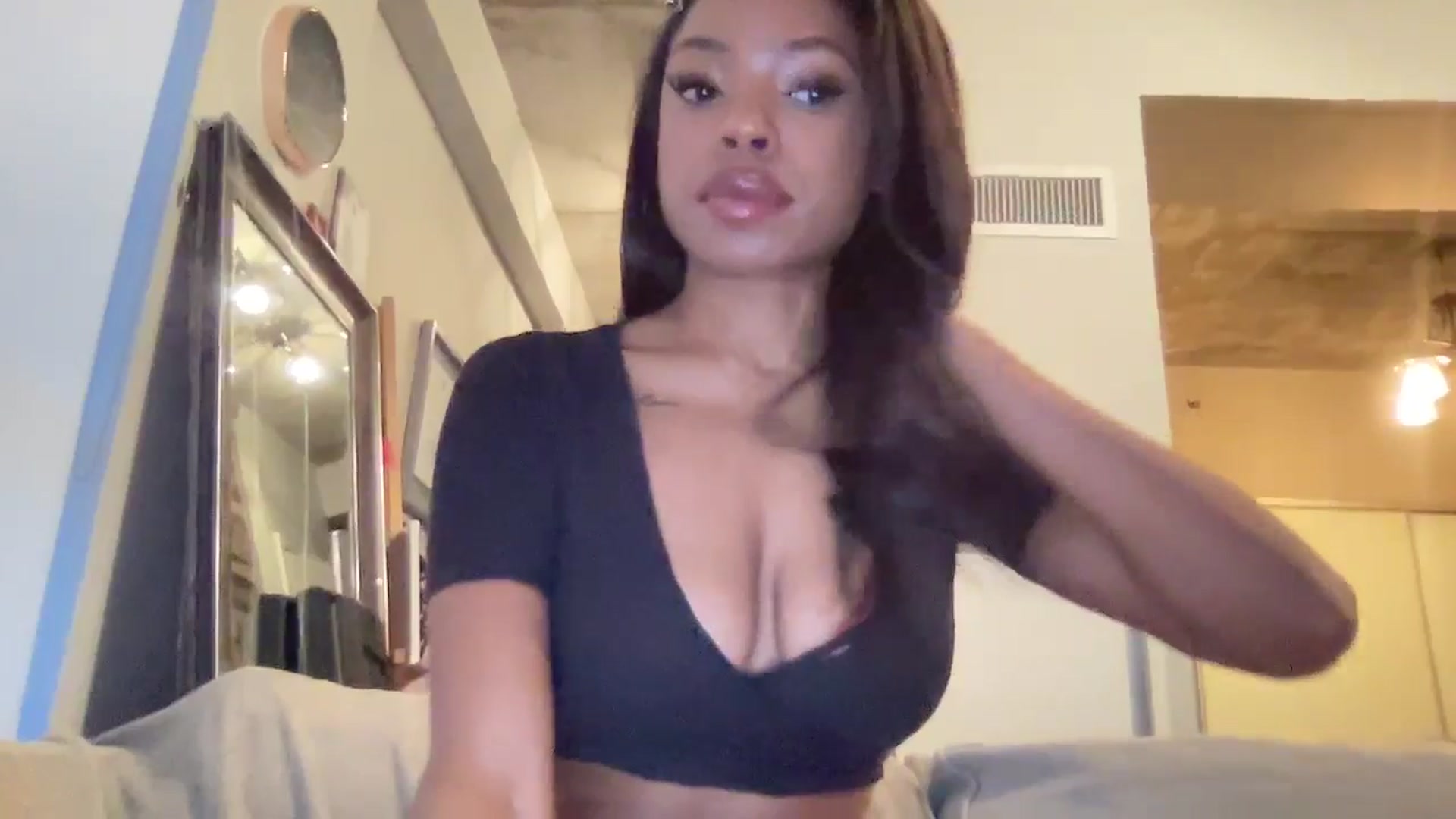 Gallery image thumbnail from EmiliaBrooks's myfreecams stream on, 10/30/2025, 22:26 image 10 of 20