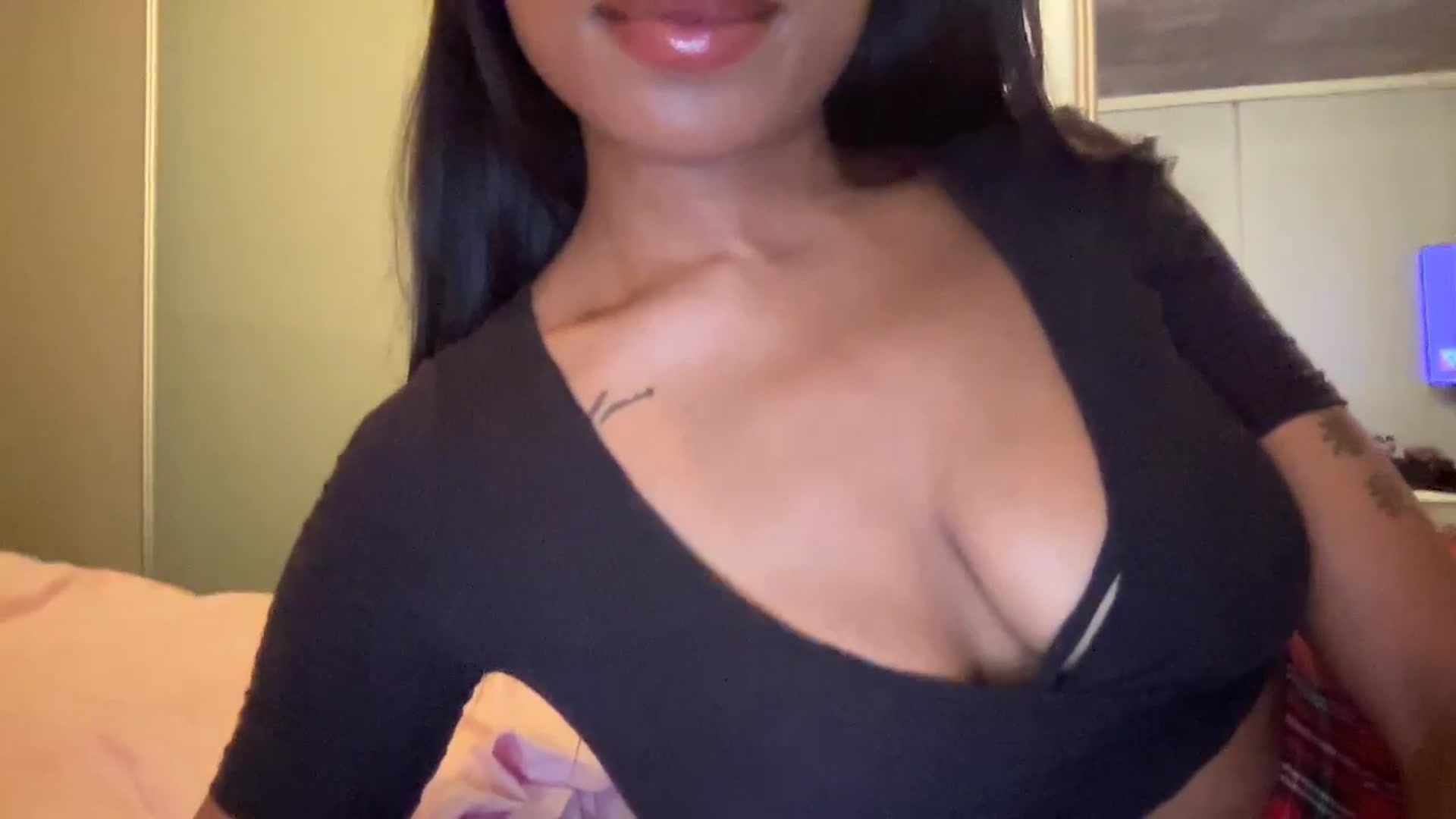 Gallery image thumbnail from EmiliaBrooks's myfreecams stream on, 10/31/2025, 24:47 image 20 of 20