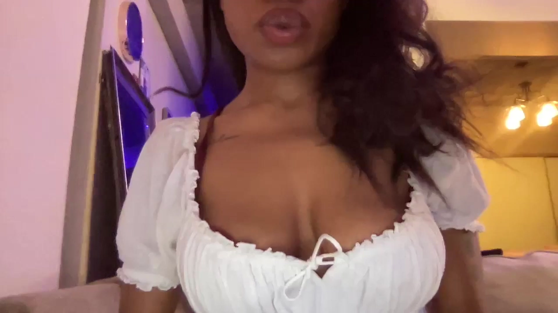 Gallery image thumbnail from EmiliaBrooks's myfreecams stream on, 11/16/2025, 07:29 image 5 of 20
