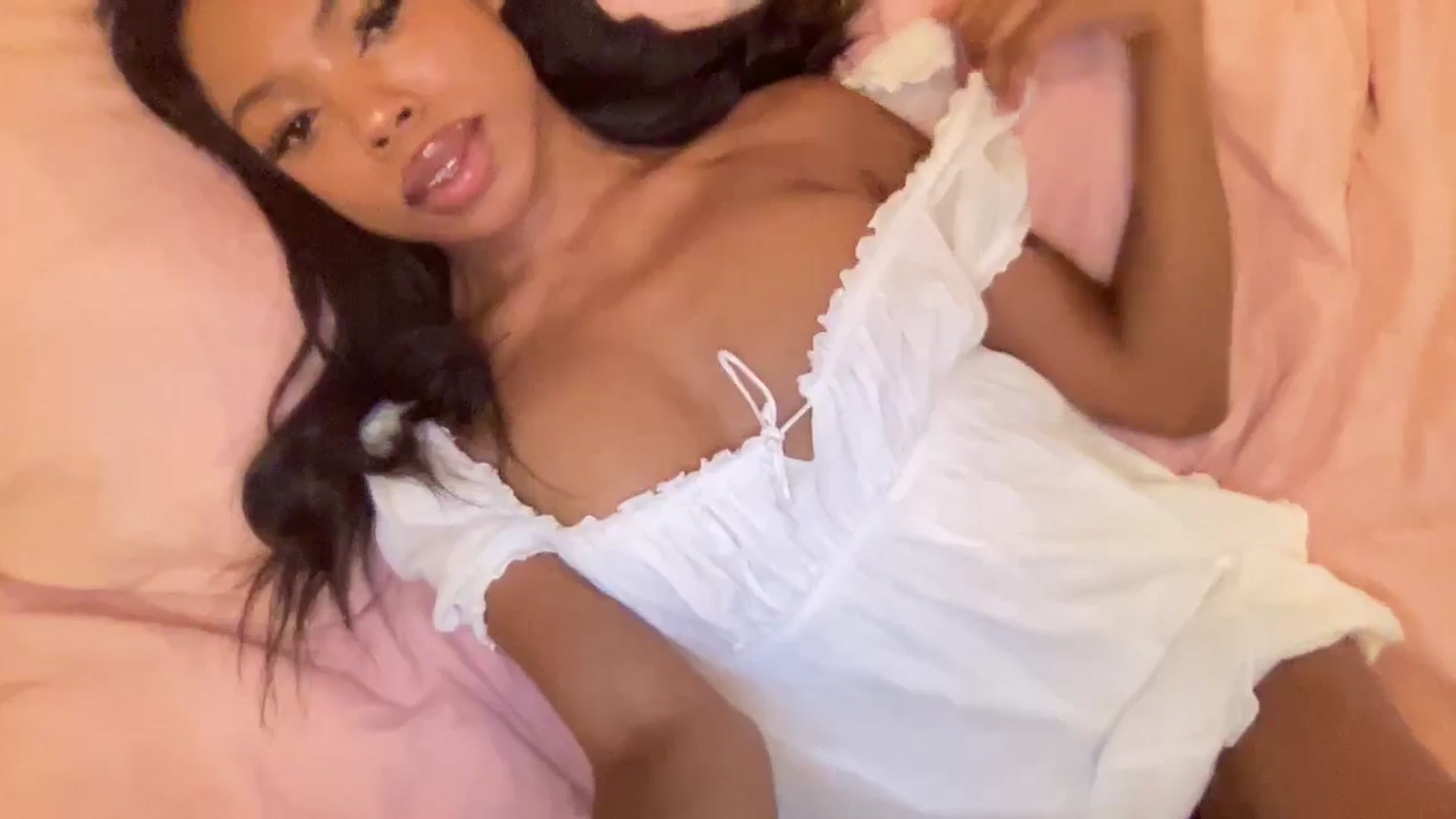 Gallery image thumbnail from EmiliaBrooks's myfreecams stream on, 11/16/2025, 07:29 image 13 of 20