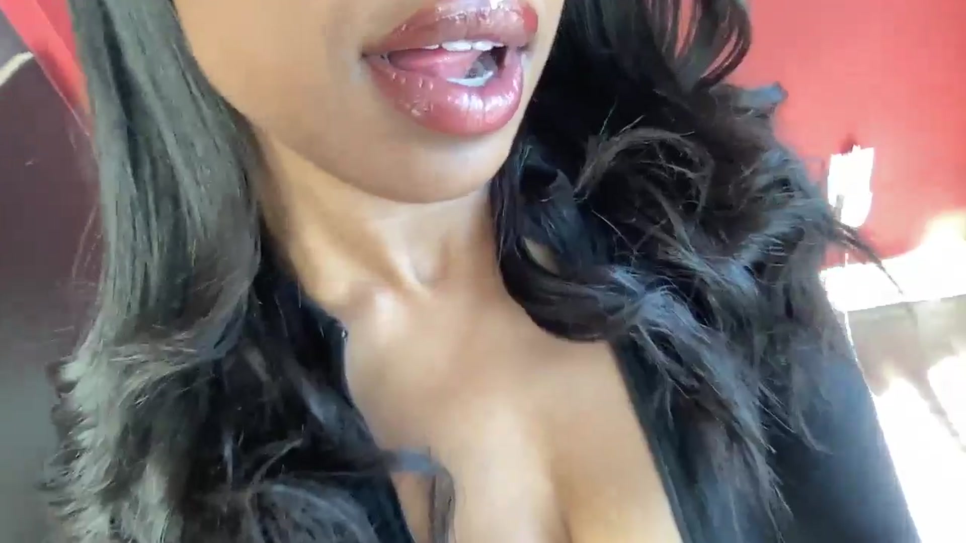 Gallery image thumbnail from EmiliaBrooks's myfreecams stream on, 11/24/2025, 16:50 image 17 of 20