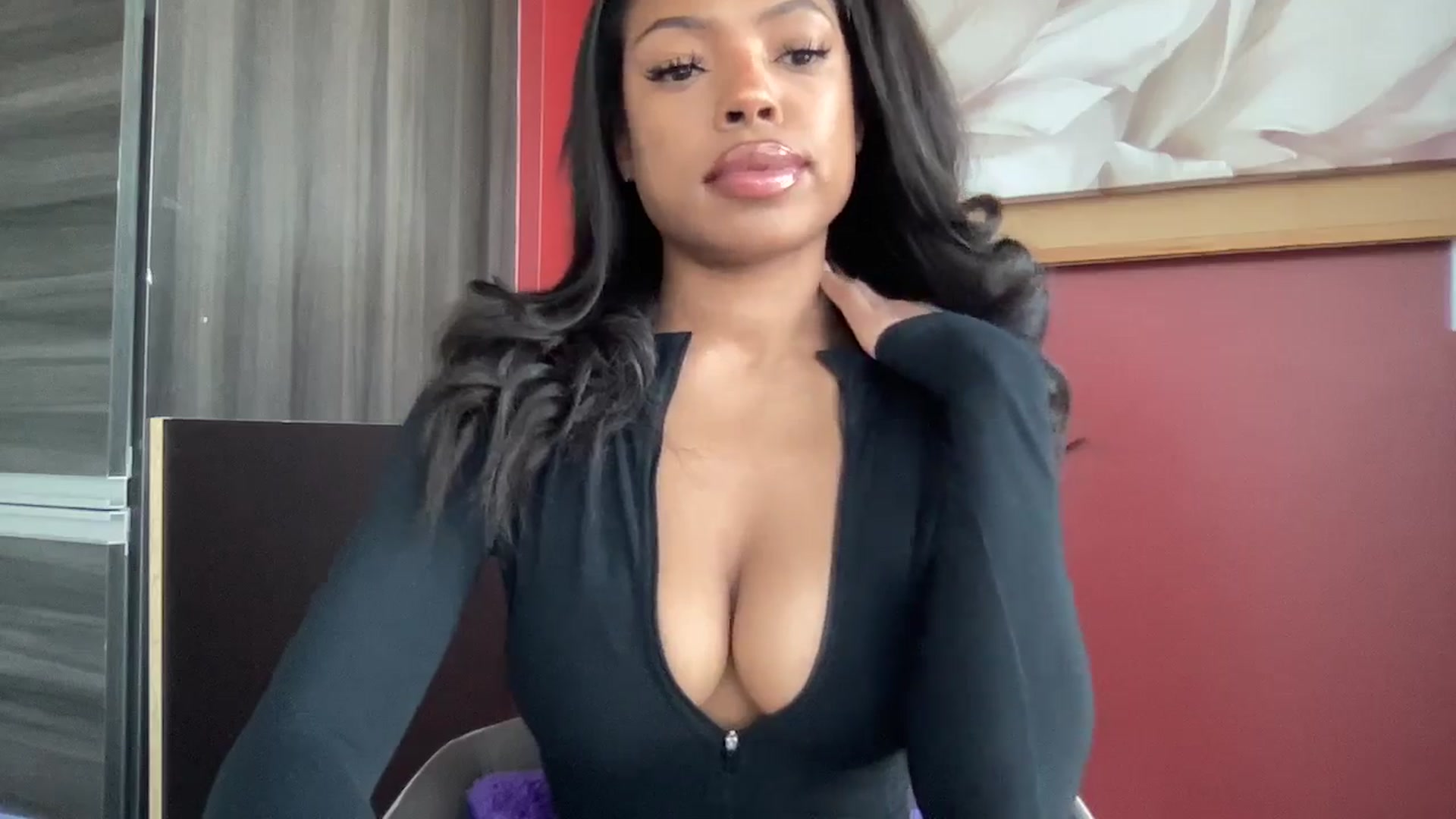 Gallery image thumbnail from EmiliaBrooks's myfreecams stream on, 12/02/2025, 21:13 image 17 of 20