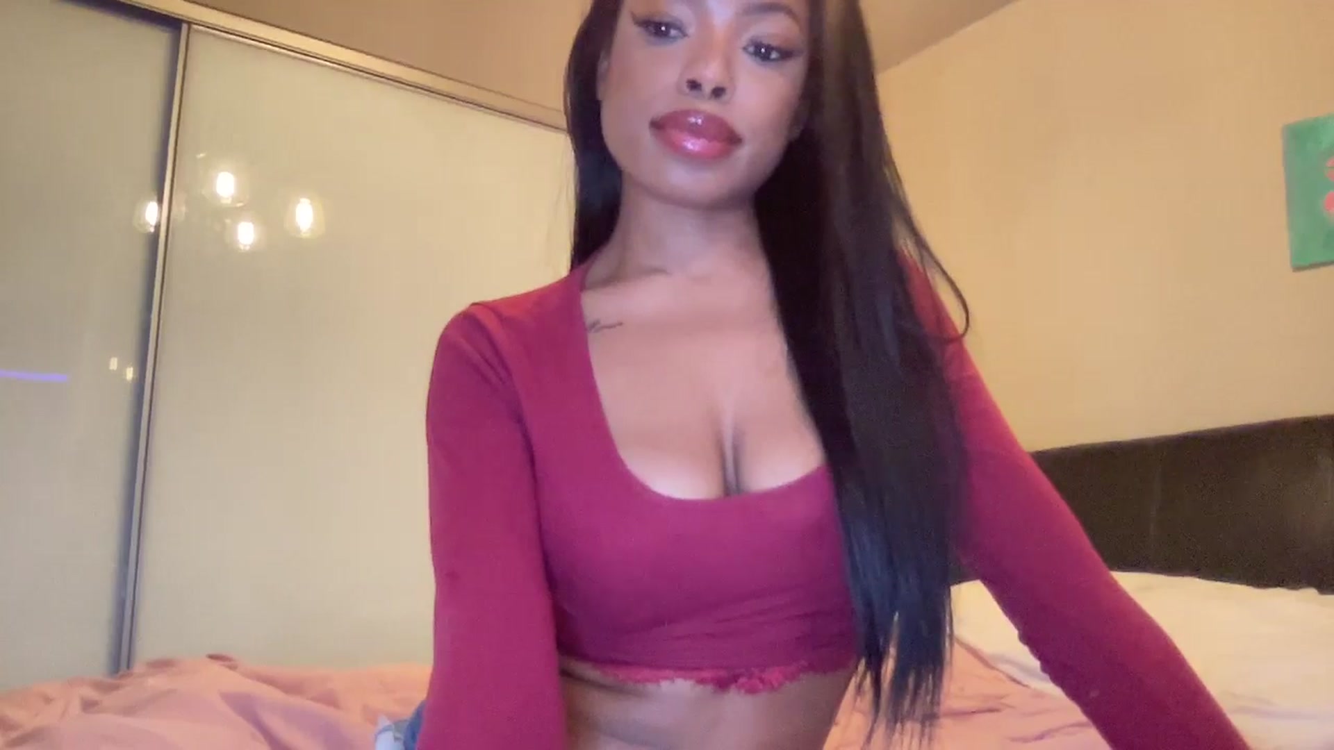 Gallery image thumbnail from EmiliaBrooks's myfreecams stream on, 12/31/2025, 01:58 image 12 of 20