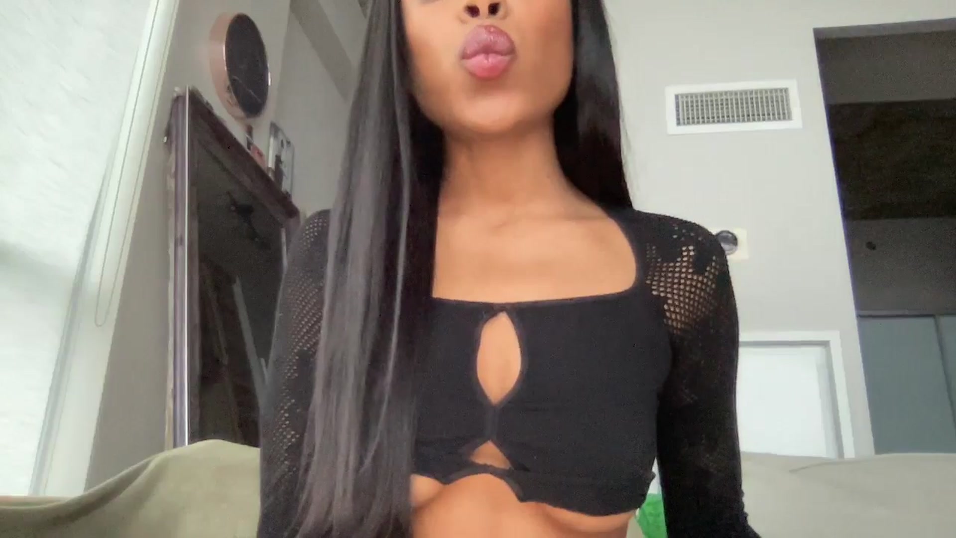 Gallery image thumbnail from EmiliaBrooks's myfreecams stream on, 12/31/2025, 21:22 image 9 of 20