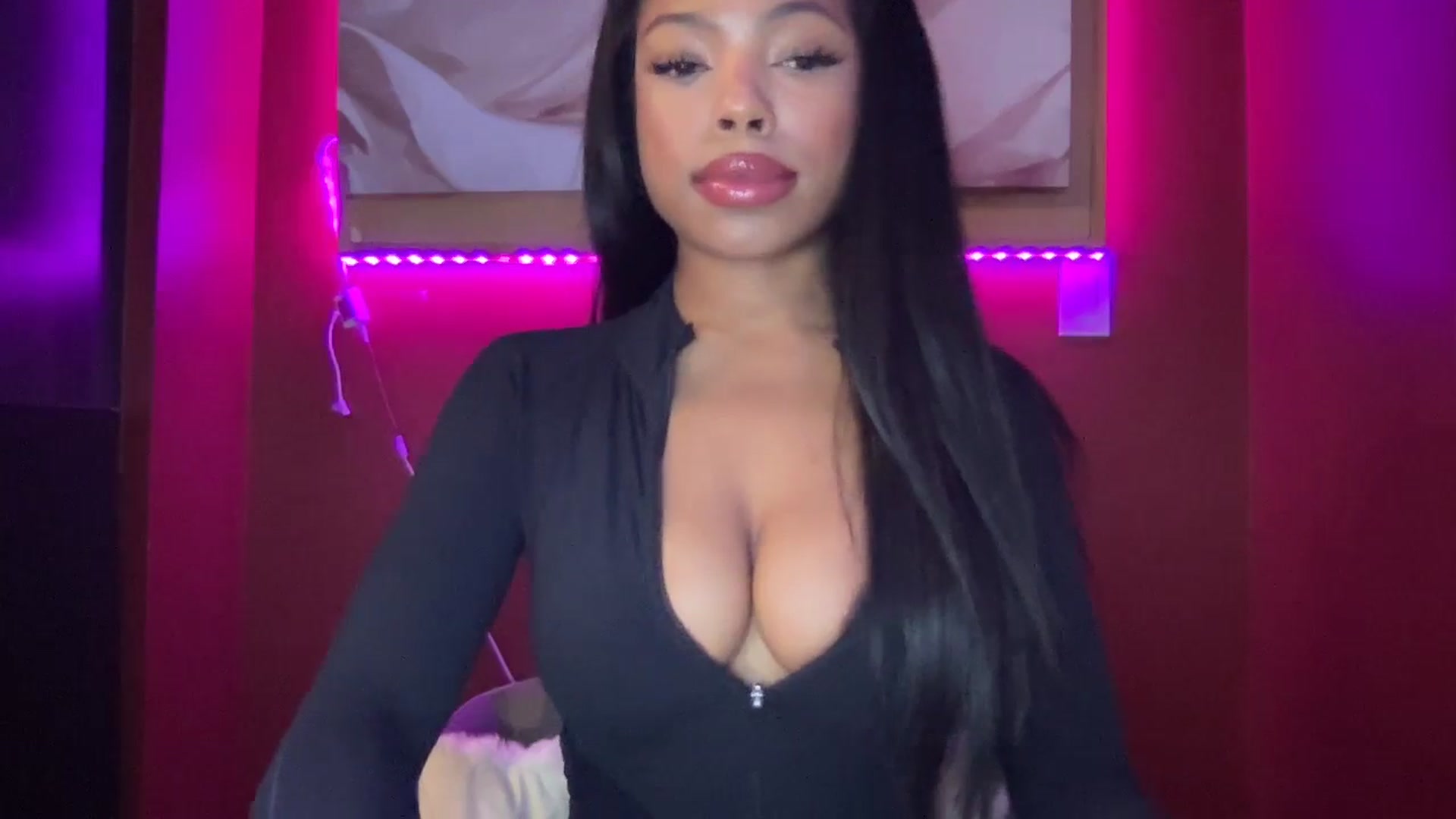 Gallery image thumbnail from EmiliaBrooks's myfreecams stream on, 01/15/2026, 01:16 image 9 of 20