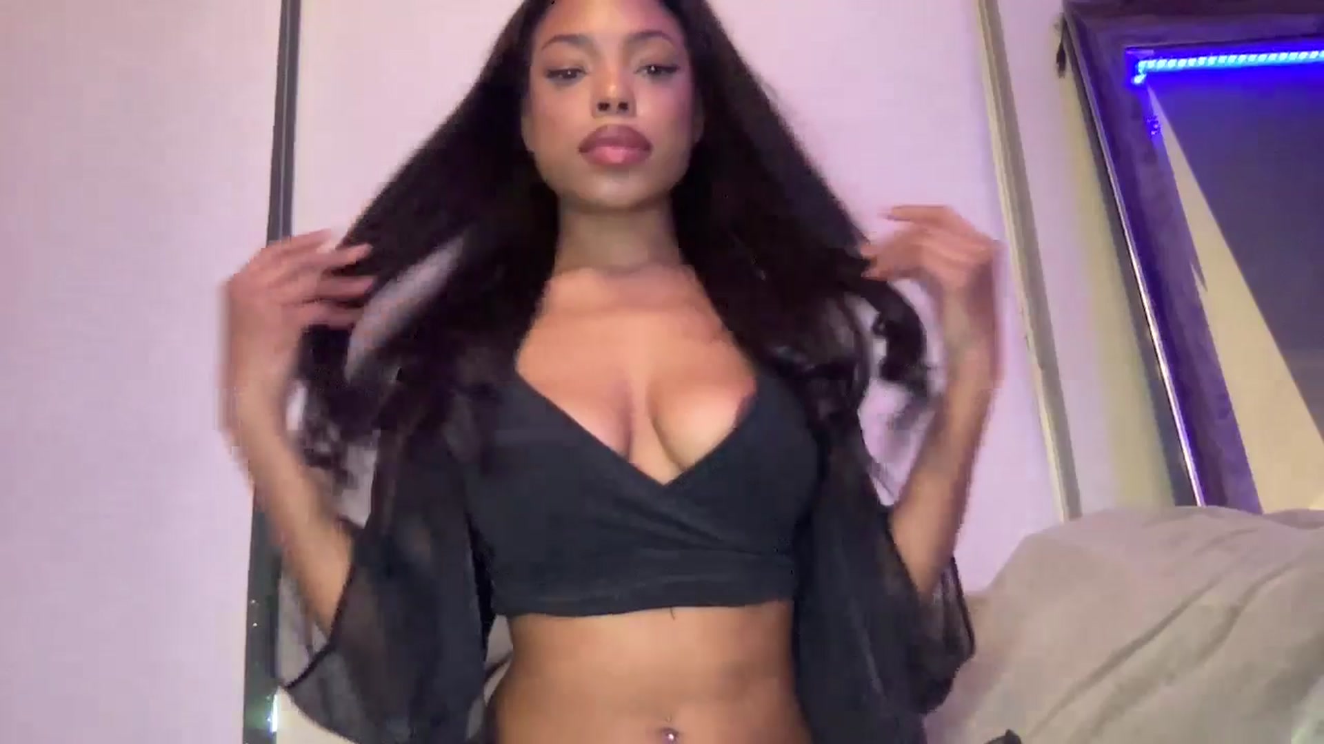 Gallery image thumbnail from EmiliaBrooks's myfreecams stream on, 01/16/2026, 01:11 image 7 of 20